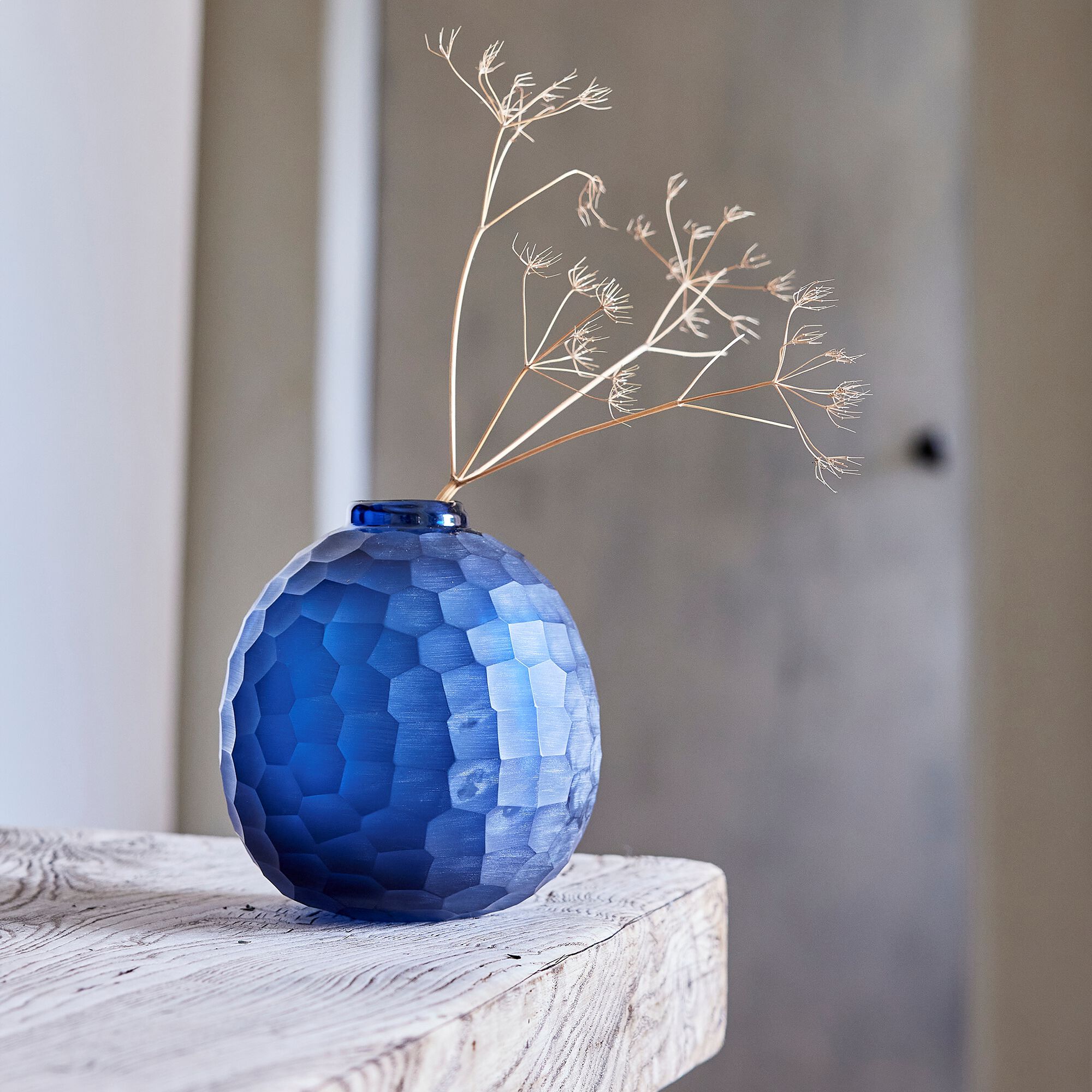 CHALON - Vase boule en verre sodocalcique H15,5cm - bleu