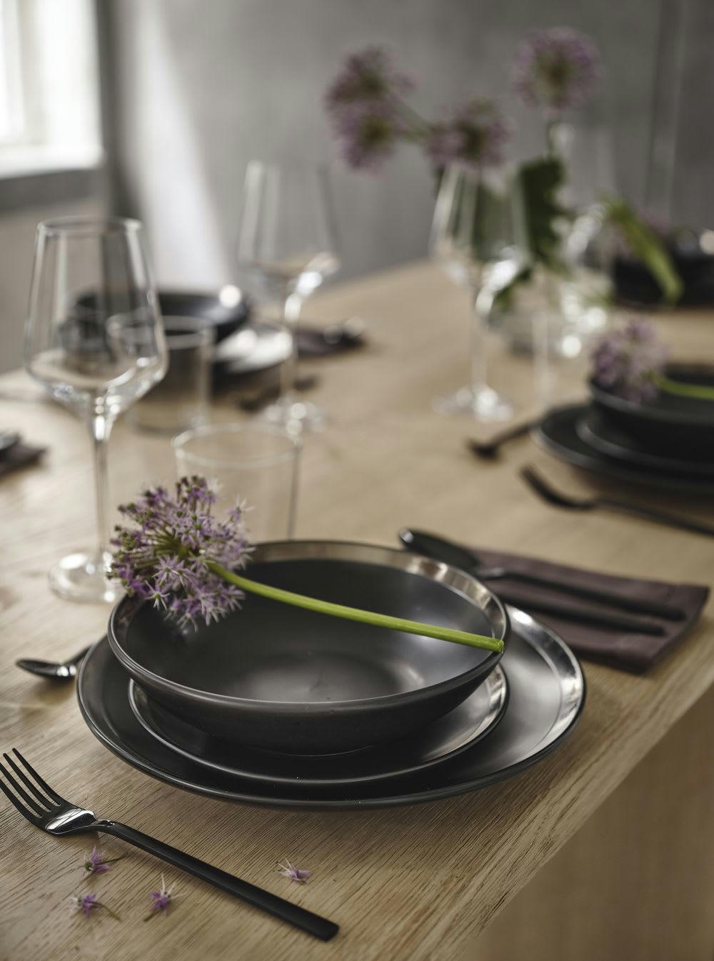 FUSAIN - Coffret 24 couverts en inox noir