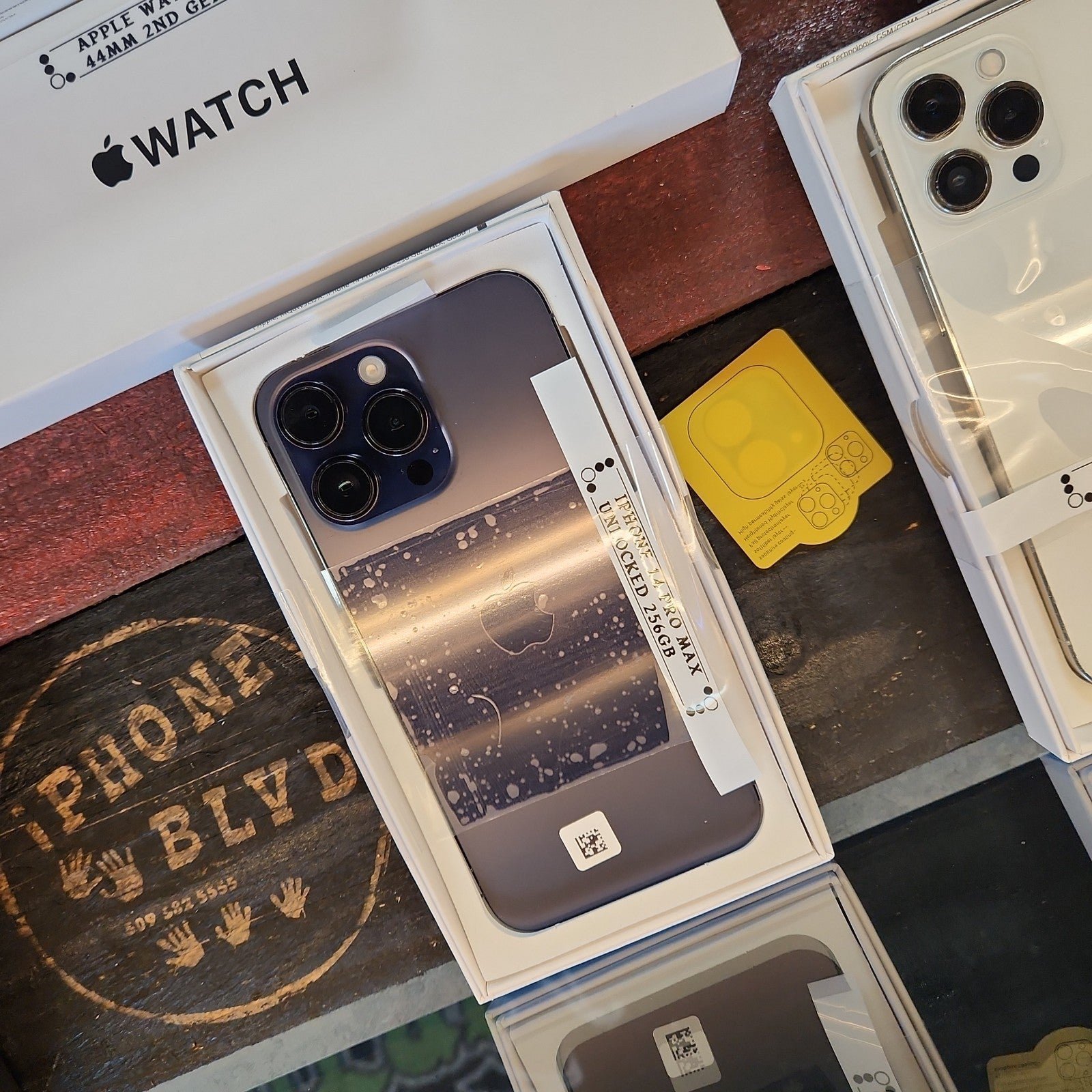 Apple iPhone 14 Pro Max 128 GB in Deep Purple for Unlocked