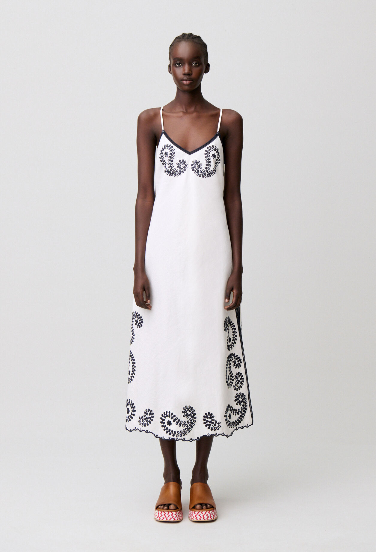 Robe broderies ajourées