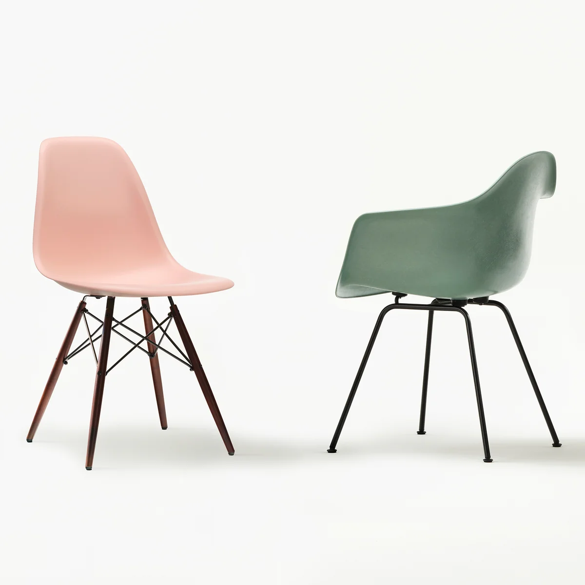 Vitra - Eames Plastic Side Chair DSW