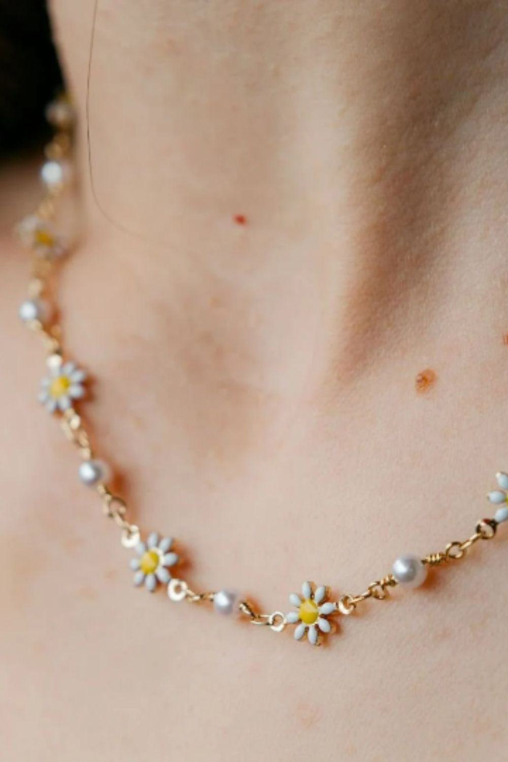 The Colourful Aura Colourful White Indie Boho Daisy Sun Flower Pearl Choker Floral Summer Necklace
