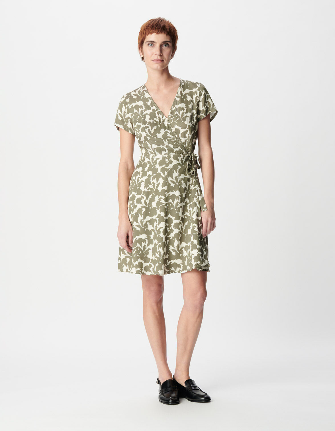 Robe d'été kaki imprimé végétal forme portefeuille Femme