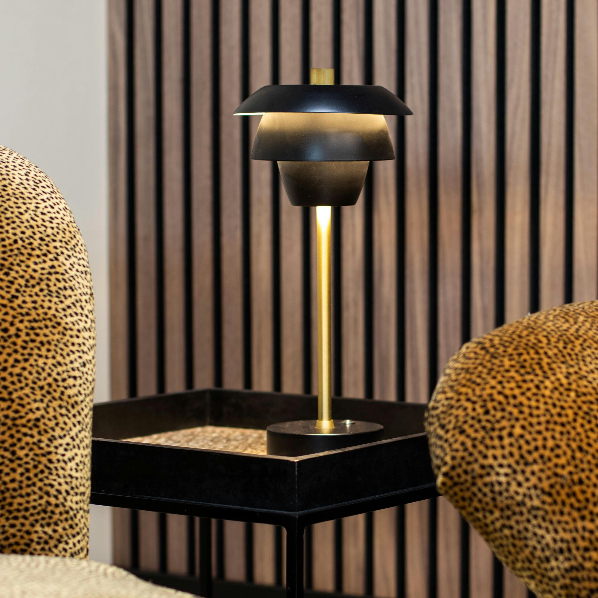 MOXY - Lampe à poser rechargeable en métal noir et doré