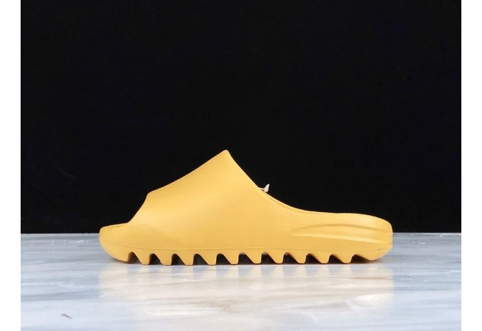 Yeezys Slide Desert Sand FW6344