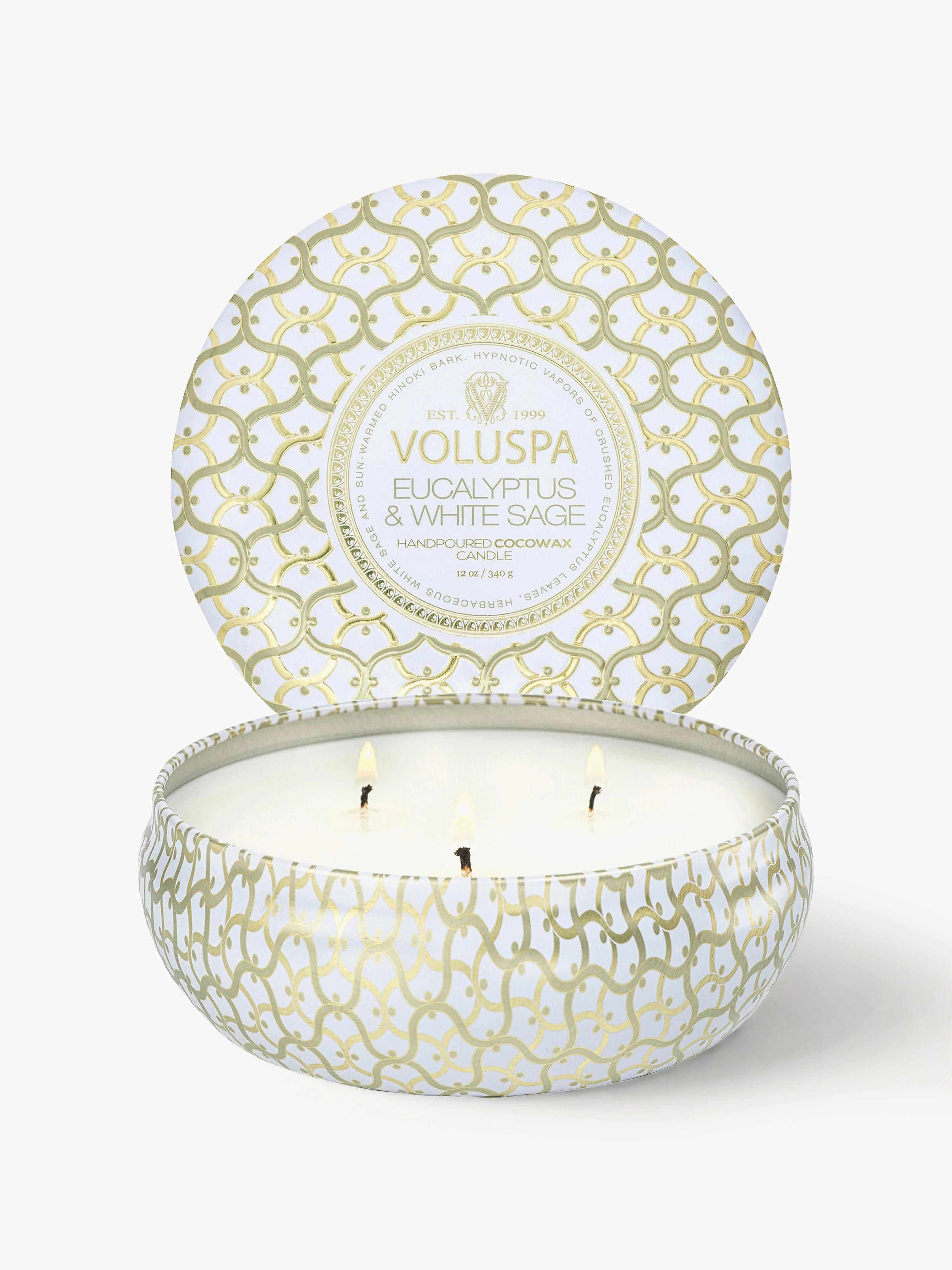 Handgefertigte Dreidocht-Duftkerze Maison Blanc (Eukalyptus, Kardamom, Salbei & Hinoki Rinde)