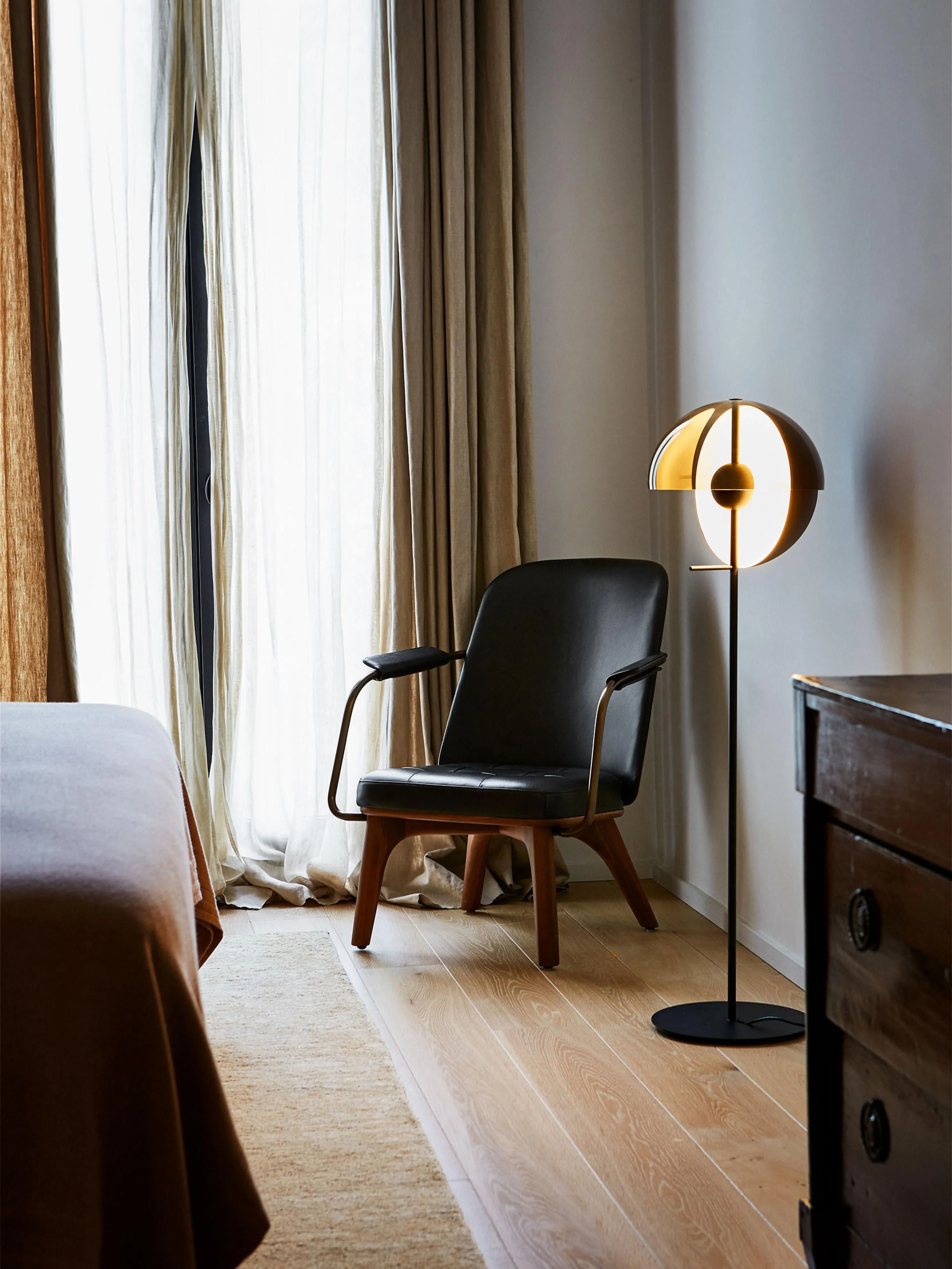 Kleine dimmbare LED-Stehlampe Theia