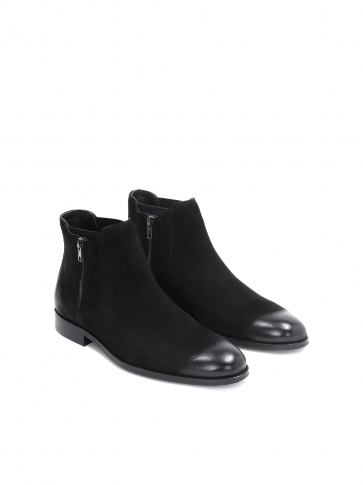 Men’s black boots
