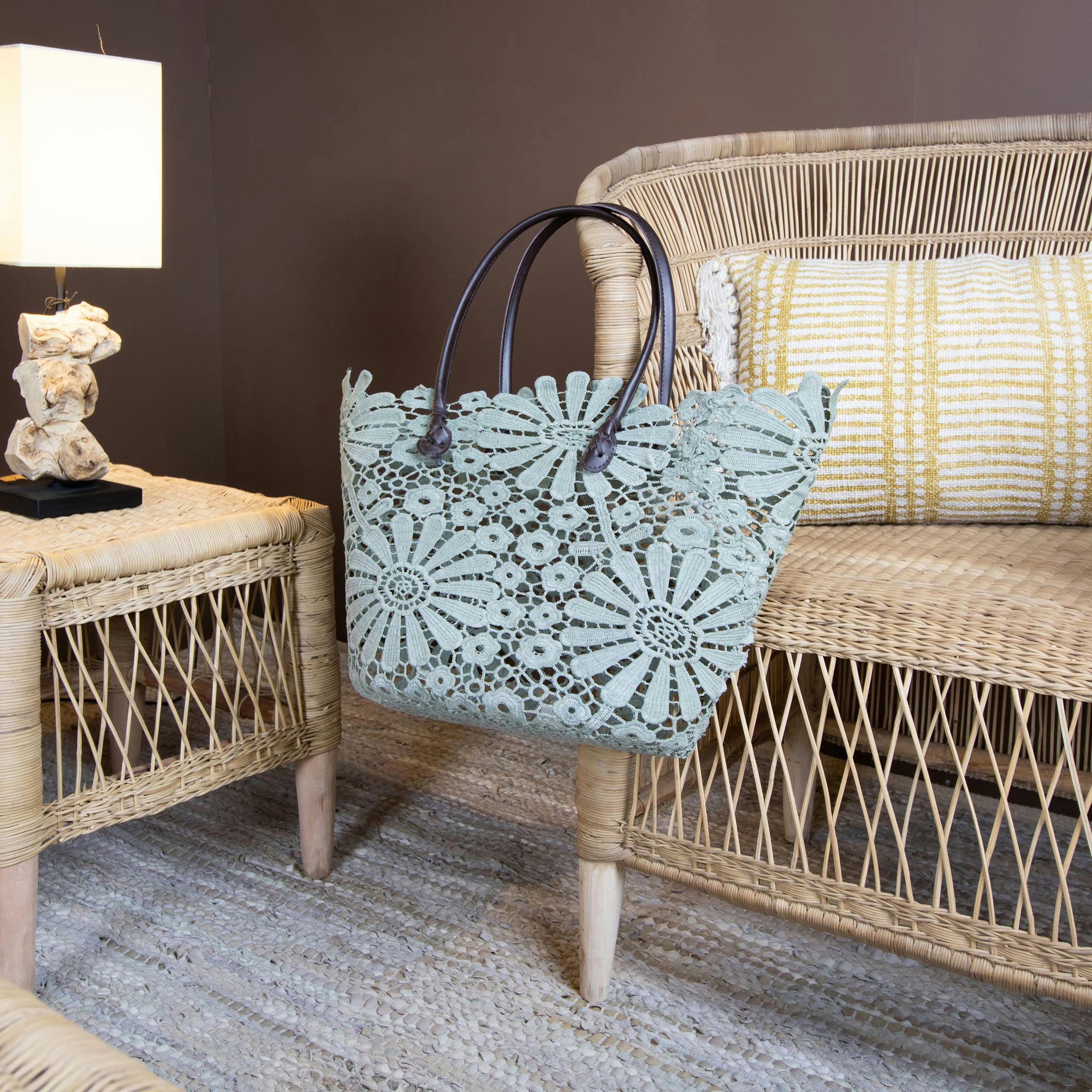 LICHEN - Panier en dentelle vert d'eau et anses noires