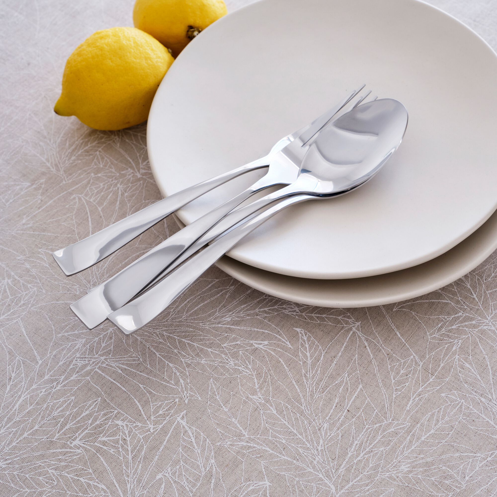 ST REMY - Nappe motif laurier en lin et coton - blanc 150x250cm