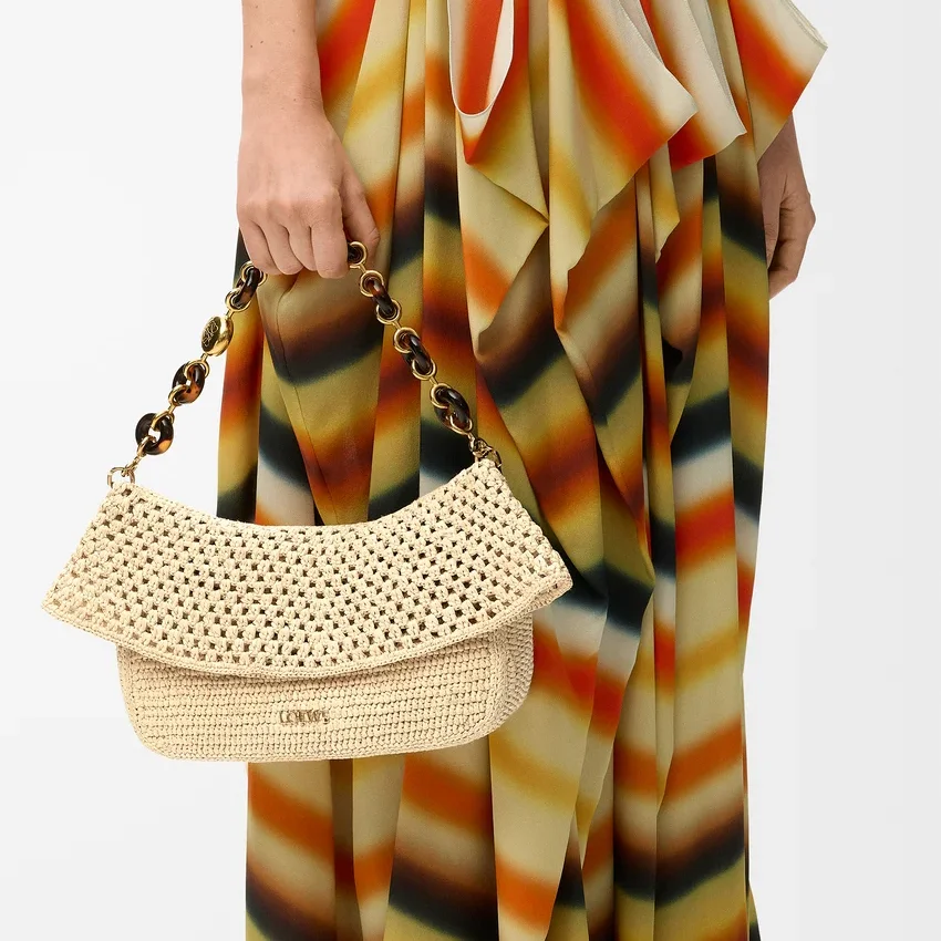 Loewe Medium Ola bag in raffia (7A regular version)