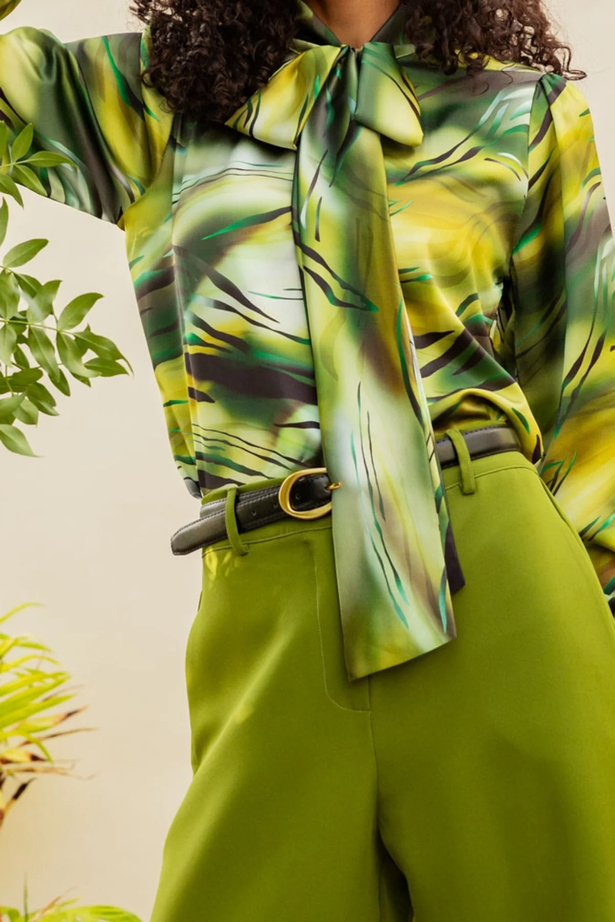 Black Round Buckle Belt - Size M/L