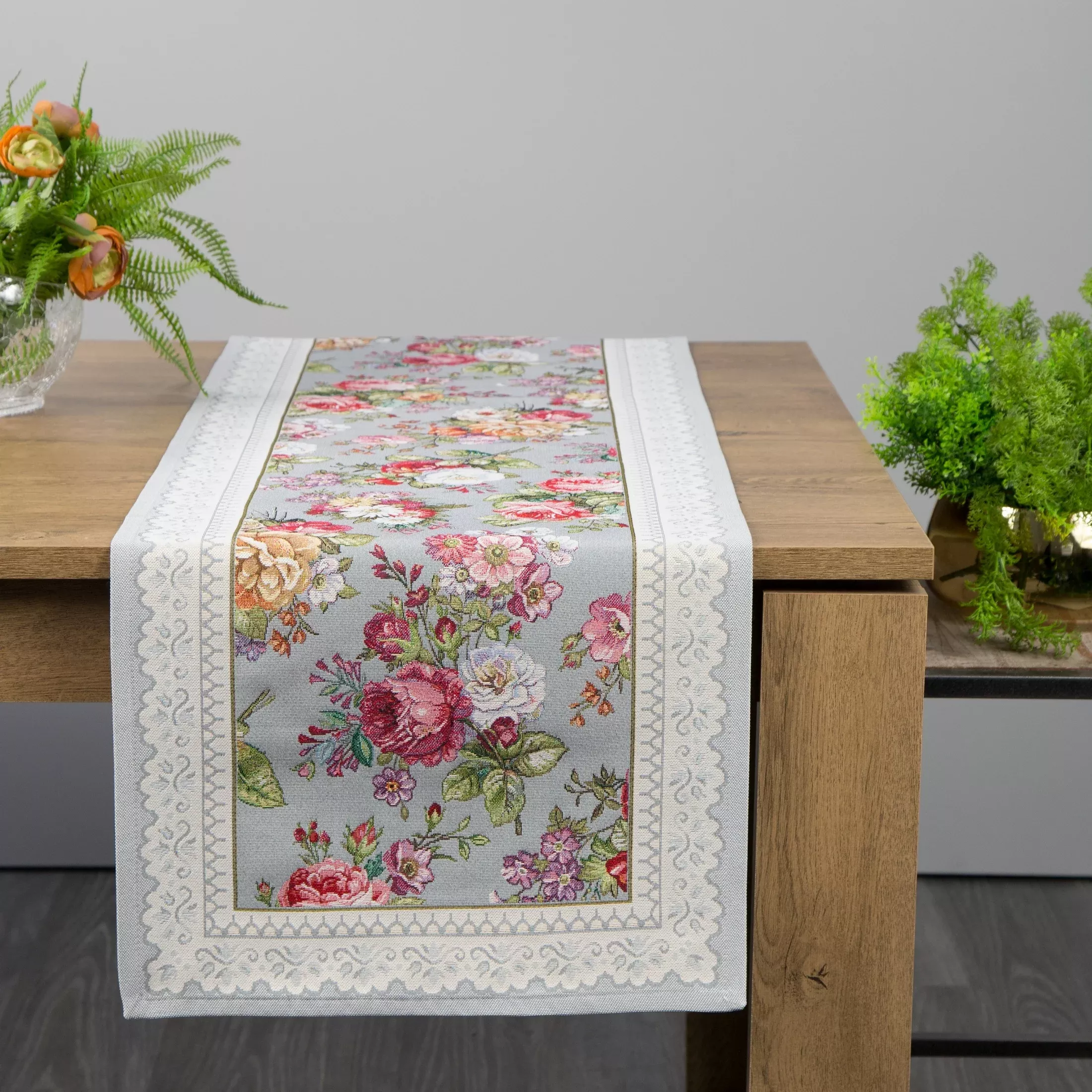 Bieżnik na stół popielato, różowy 45x140 cm gobelinowy zdobiony tkanym motywem kwiatowym