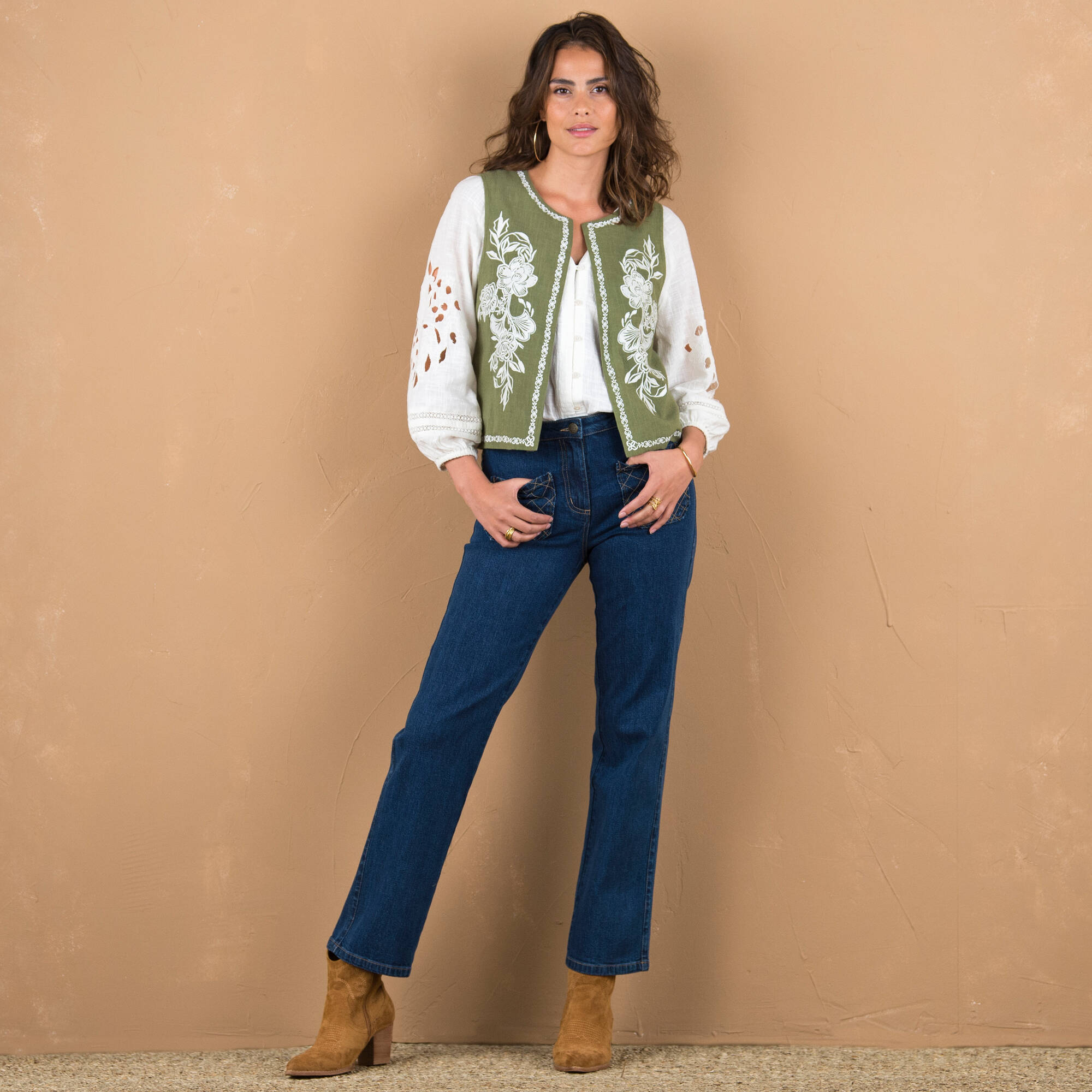 Veste brodée sans manches