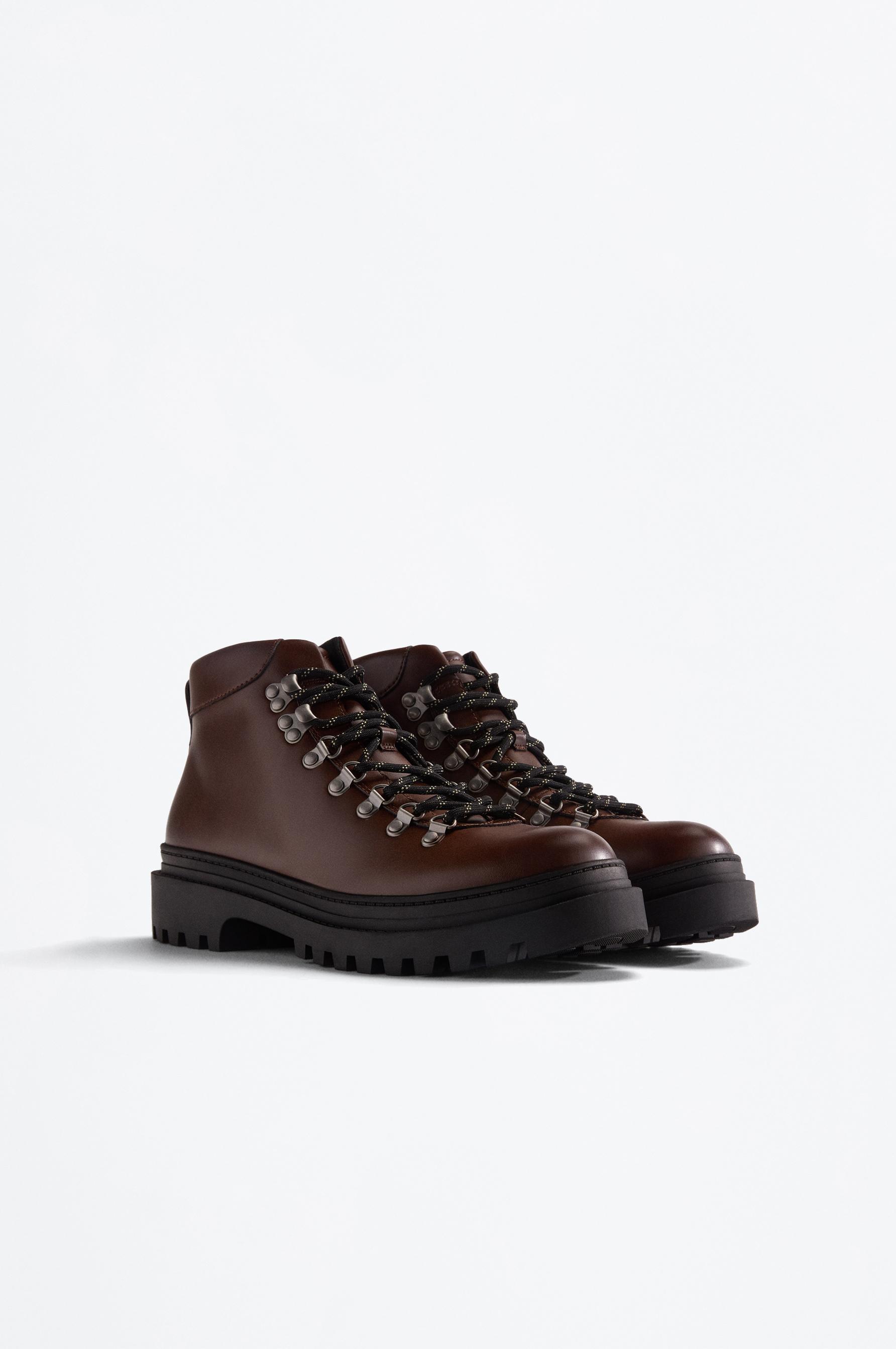 Bota acordonada trekking