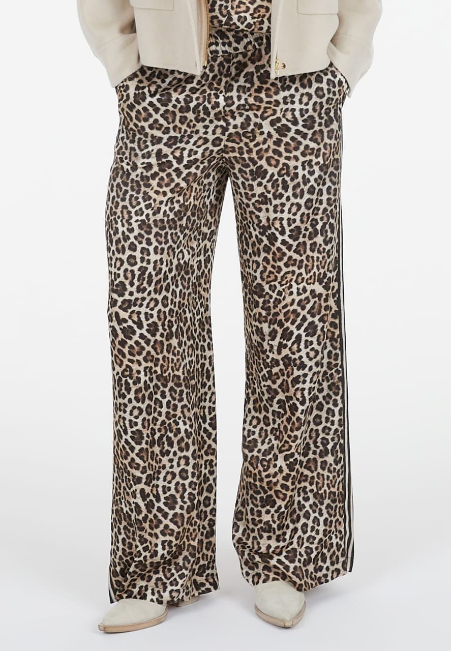 Pyjamahose mit Leoprint und Streifen