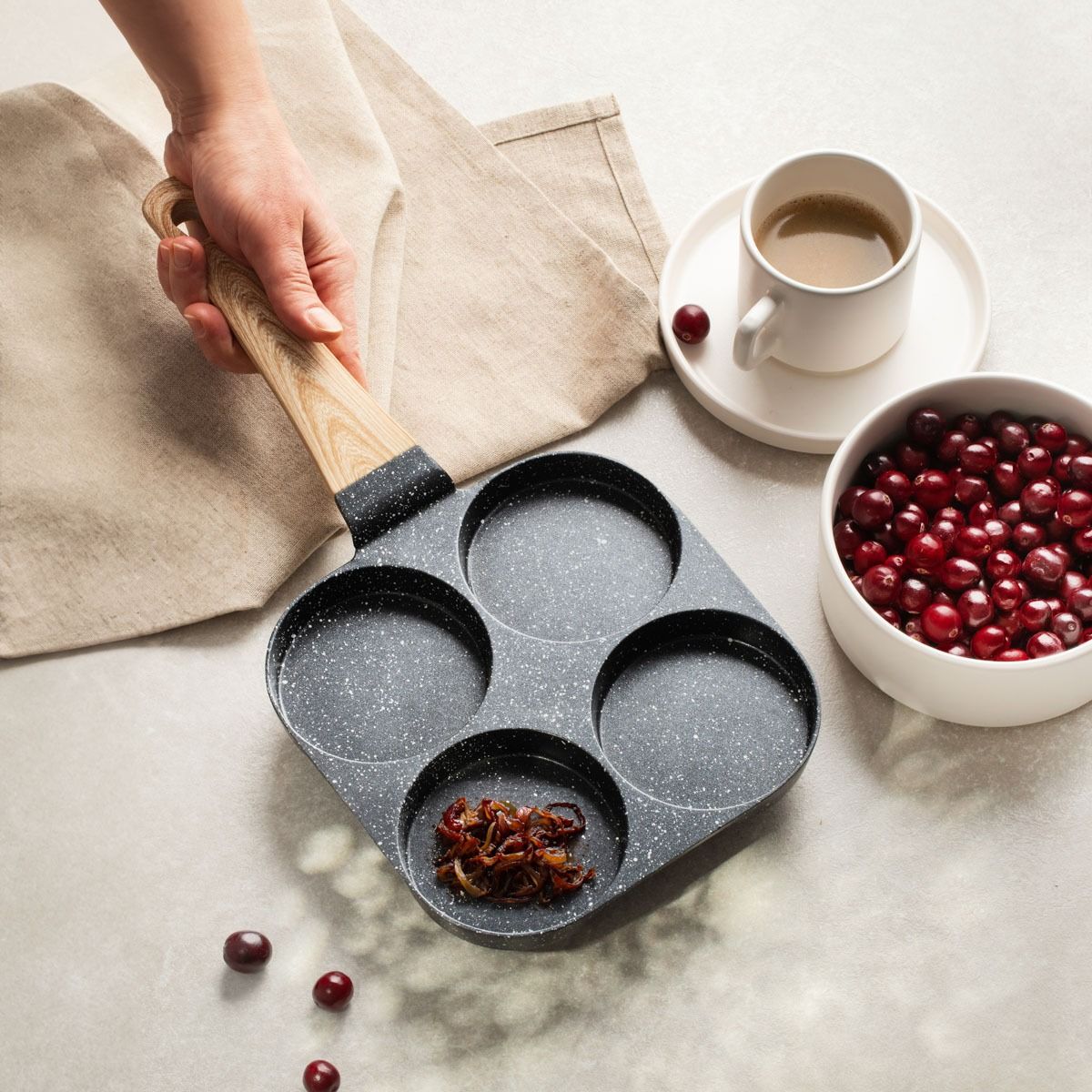 Patelnia ROTELLI do jajek i placków 18,5x18,5cm