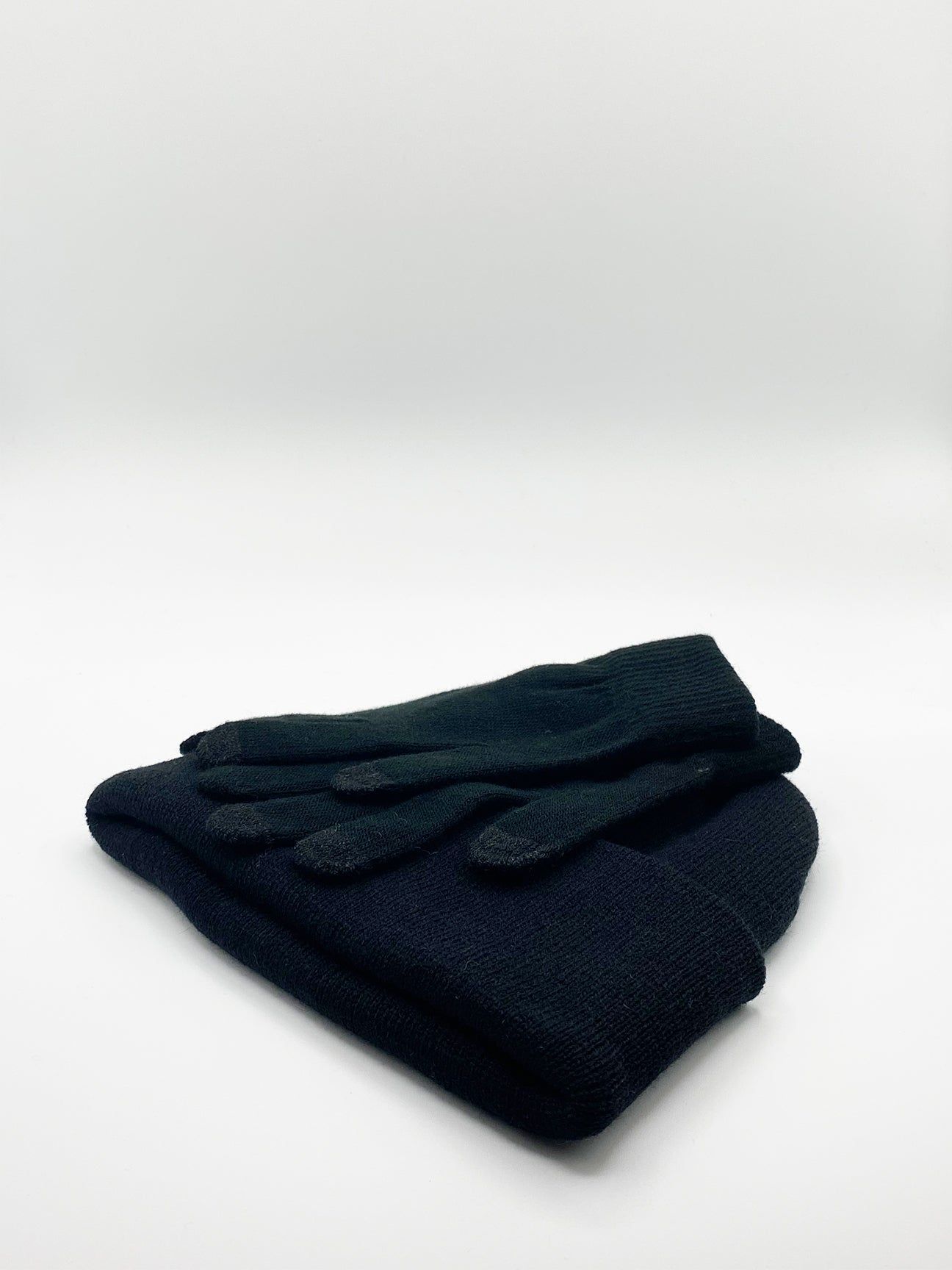 SVNX Knitted Beanie And Gloves Set