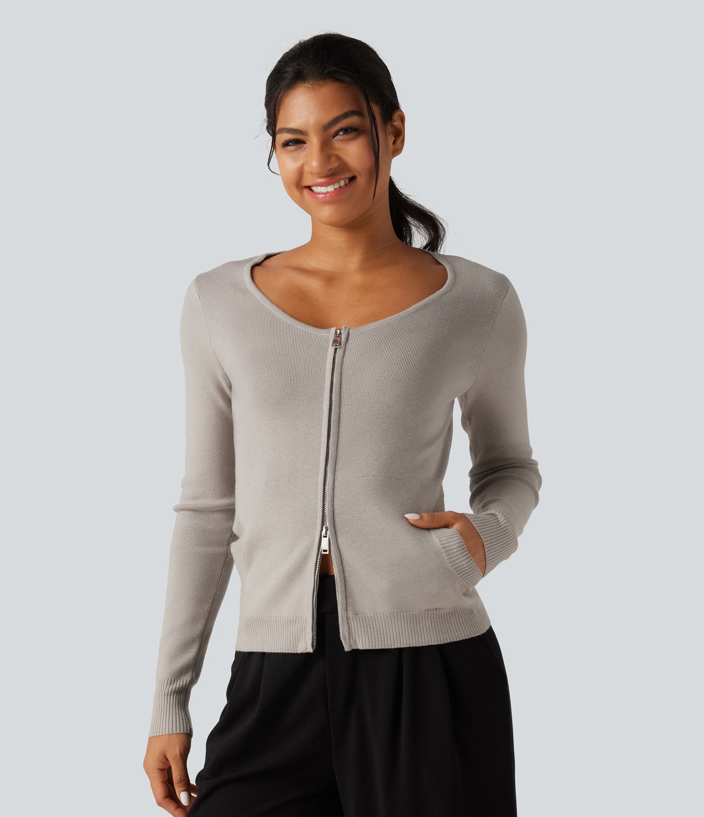 Cardigan ajusté à encolure arrondie, manches longues et poches