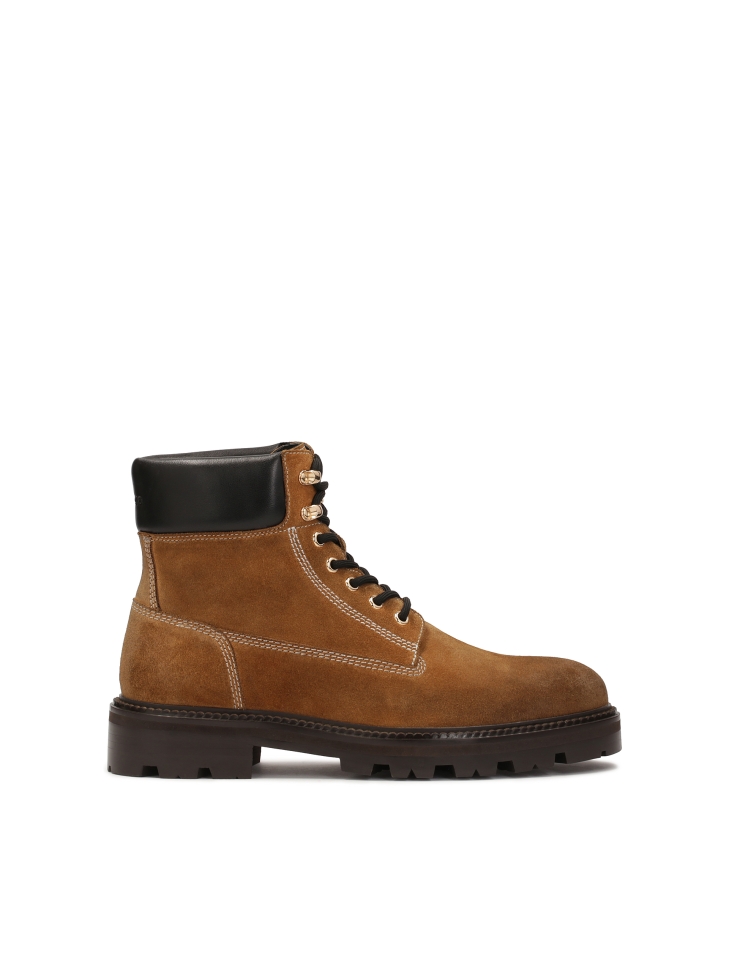 Brown men's suede boots with trep sole
