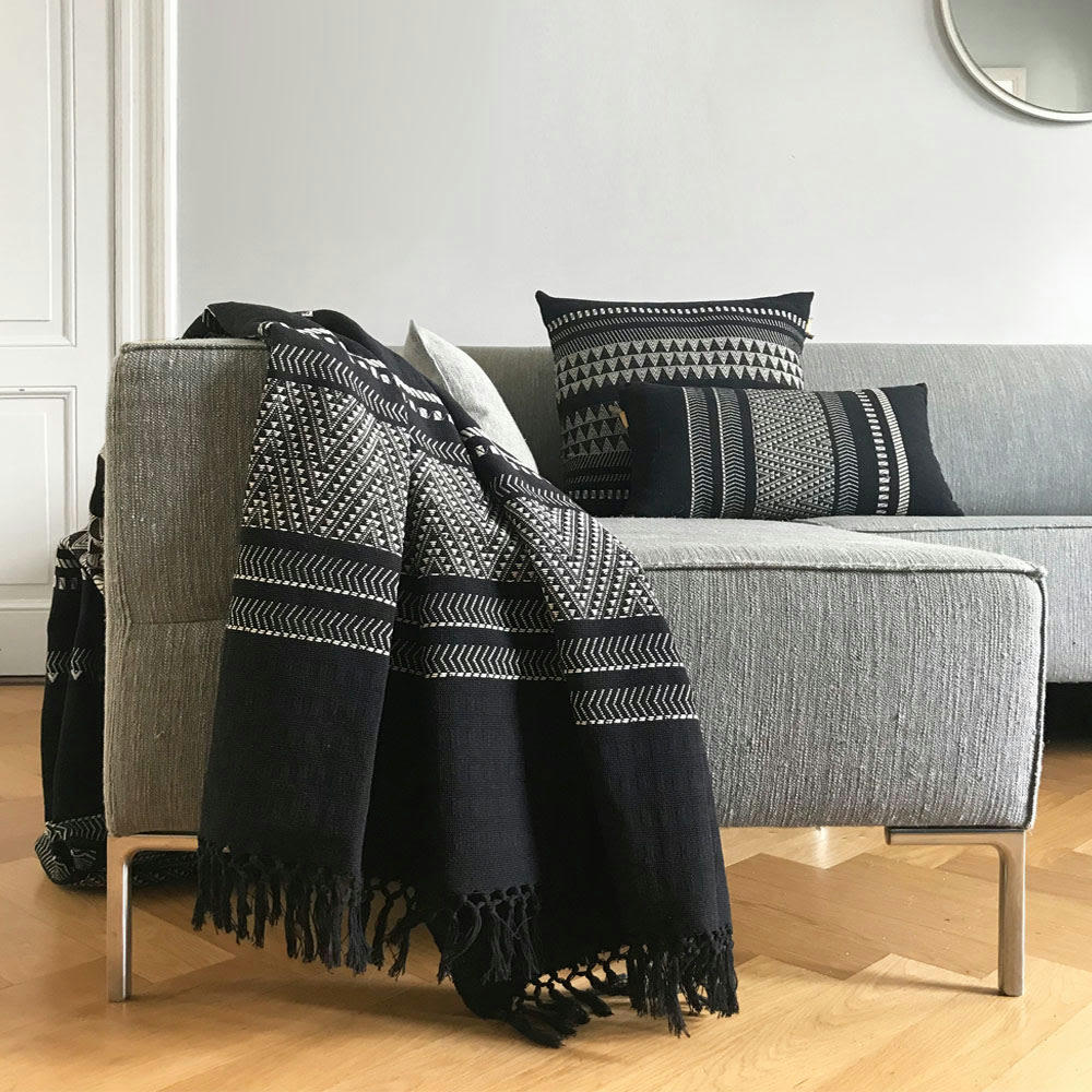 NATIVE - Plaid noir en coton à rayures 135x220