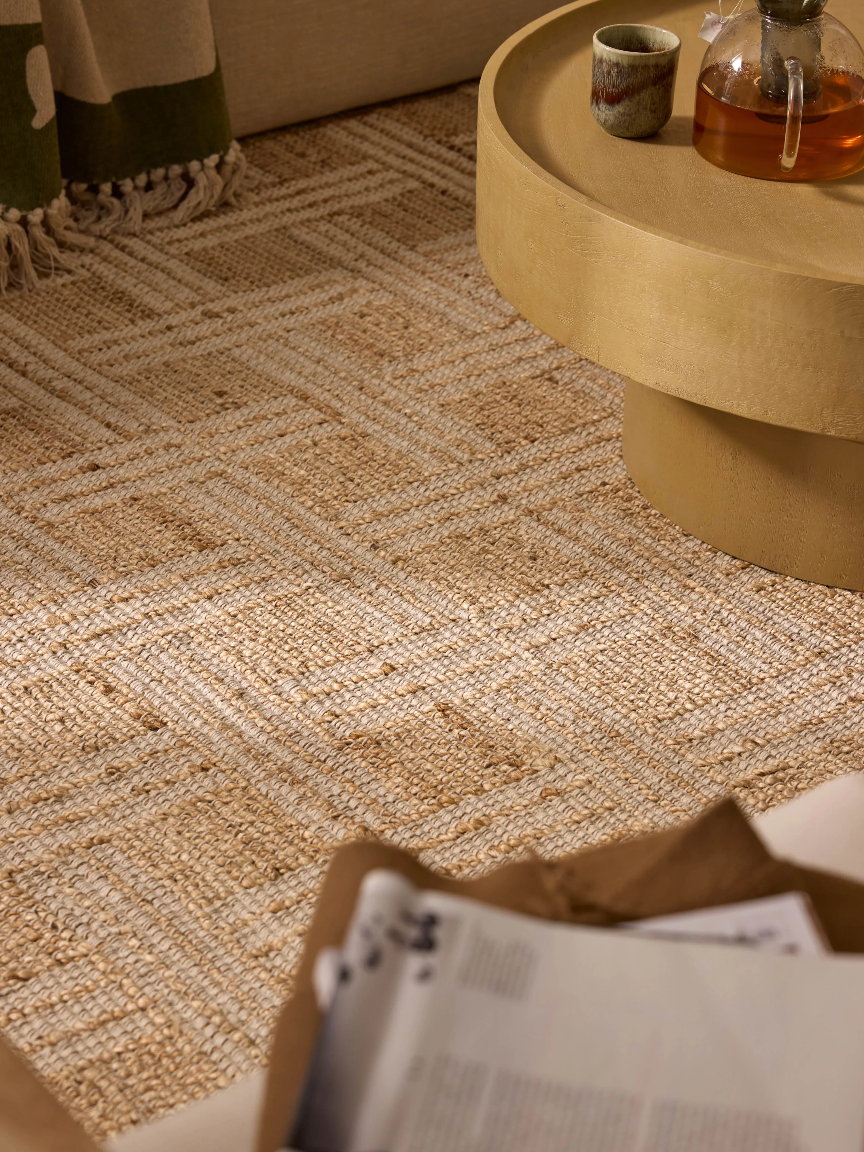 Handgewebter Jute-Teppich Almir mit Fransen