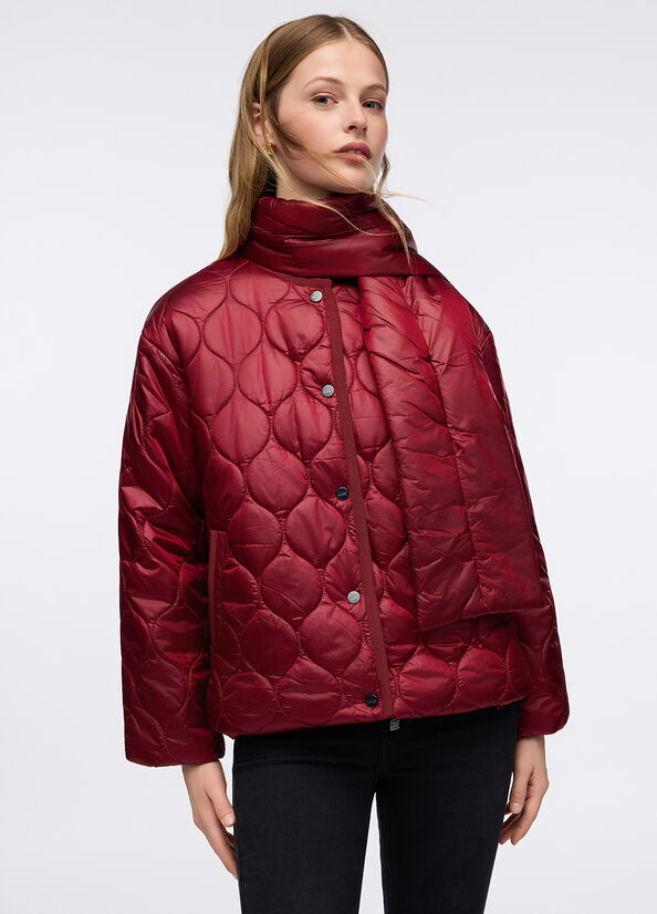 Giacca matelass&eacute; con sciarpa