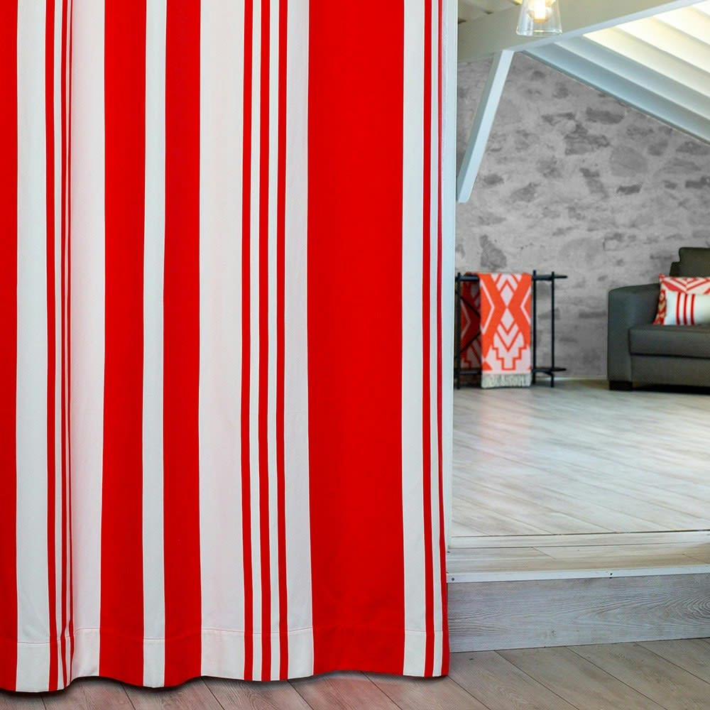 PAMPELUNE - Rideau rouge 176x250