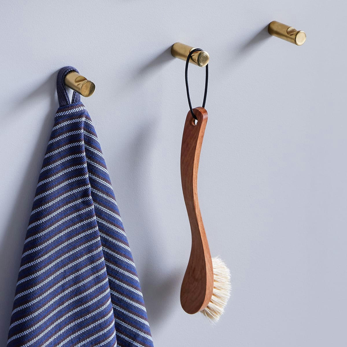 DOT - Patère en laiton ø2x5cm