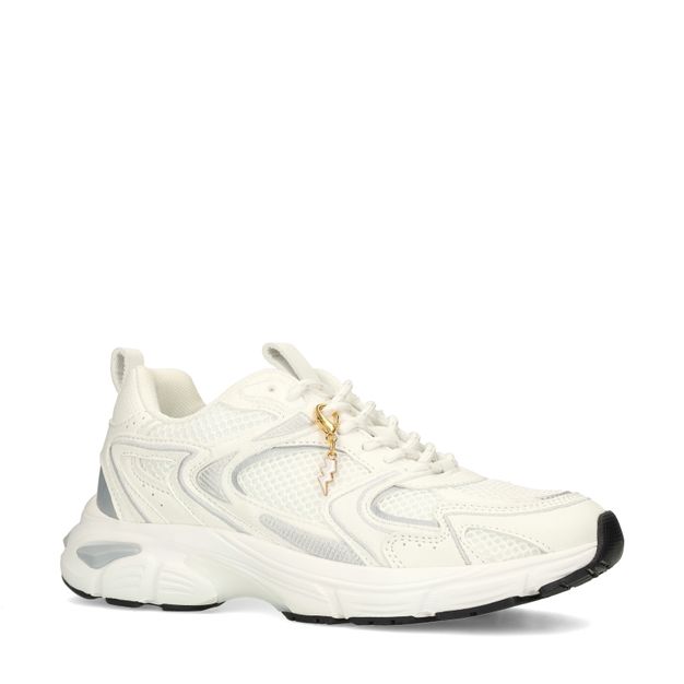 Witte sneakers met zilverkleurige details