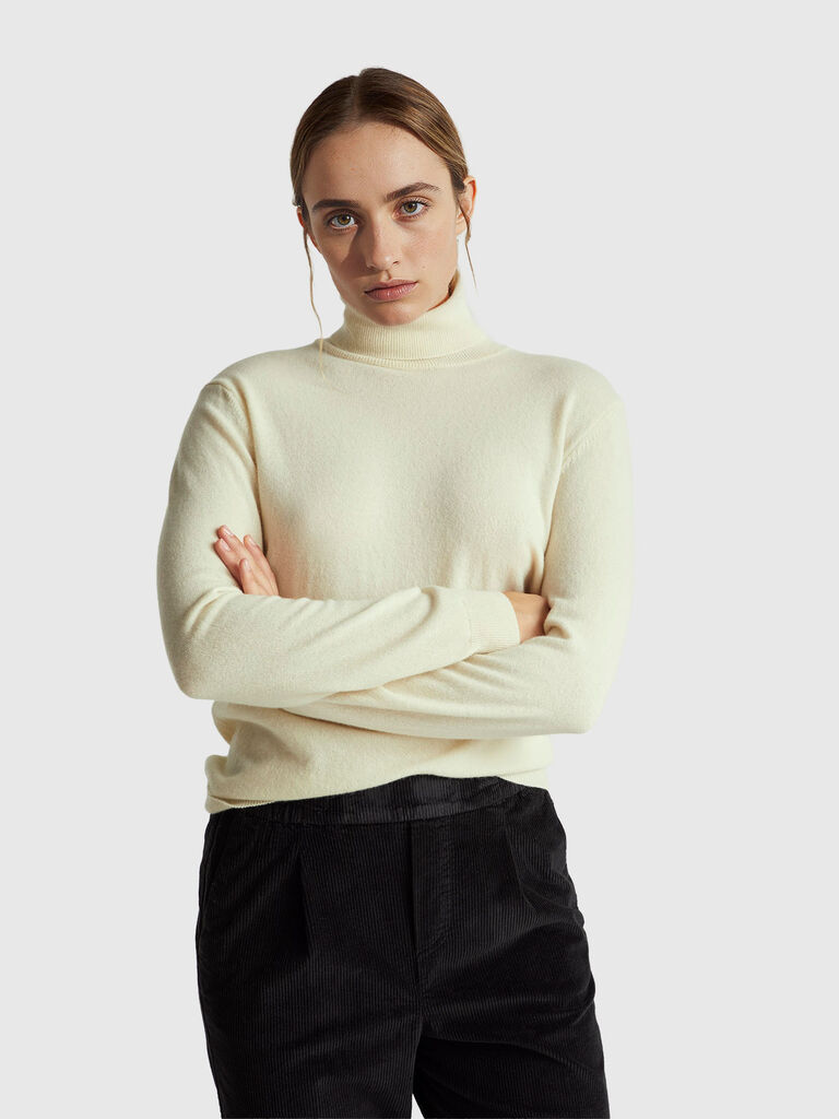 Cream turtleneck sweater in pure Merino wool