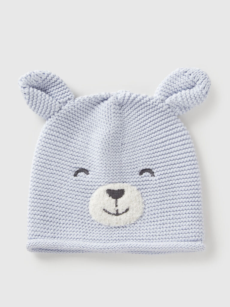 Crochet hat with applique