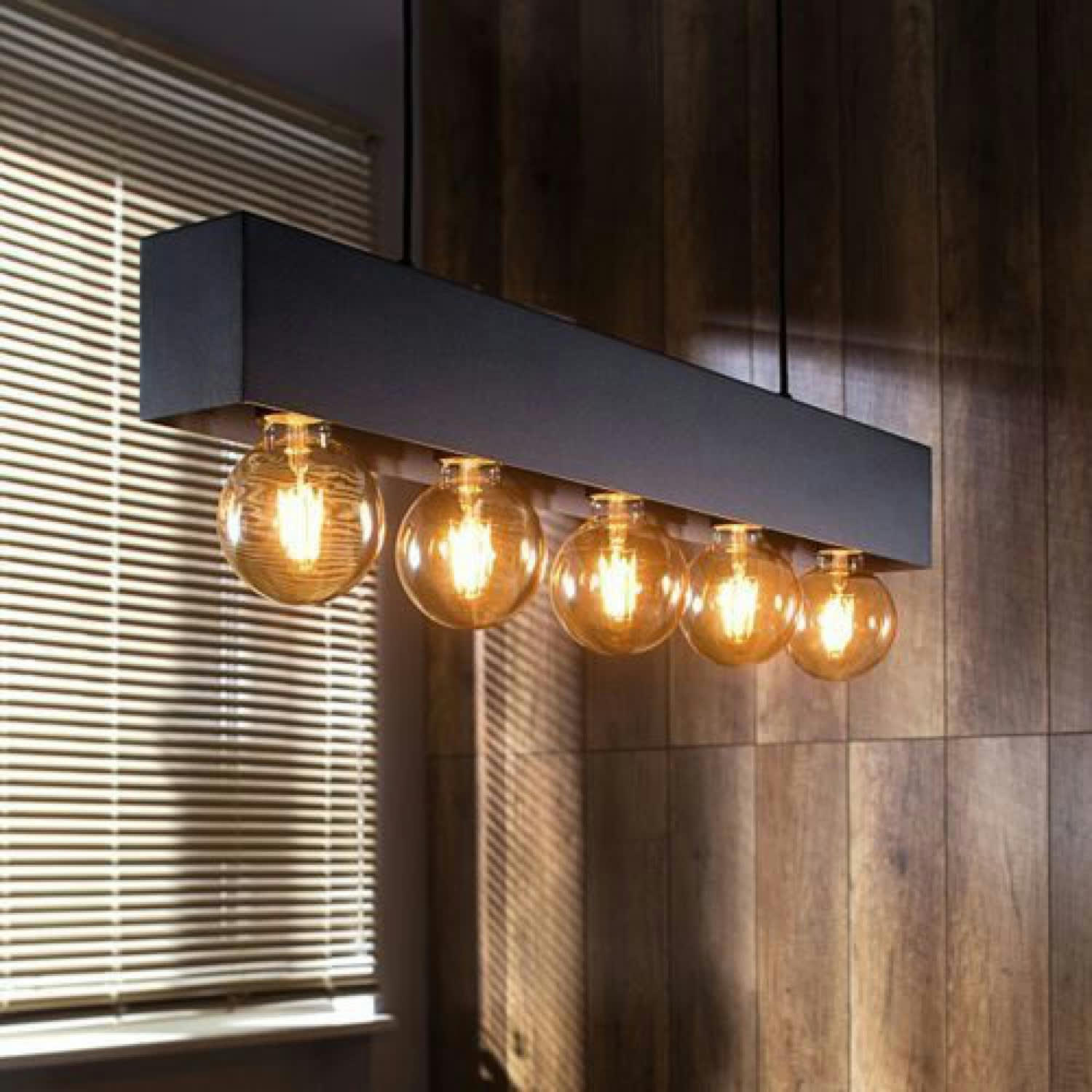 COUTURE - Suspension en métal noir