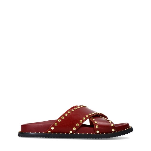 Rode slippers met goudkleurige studs