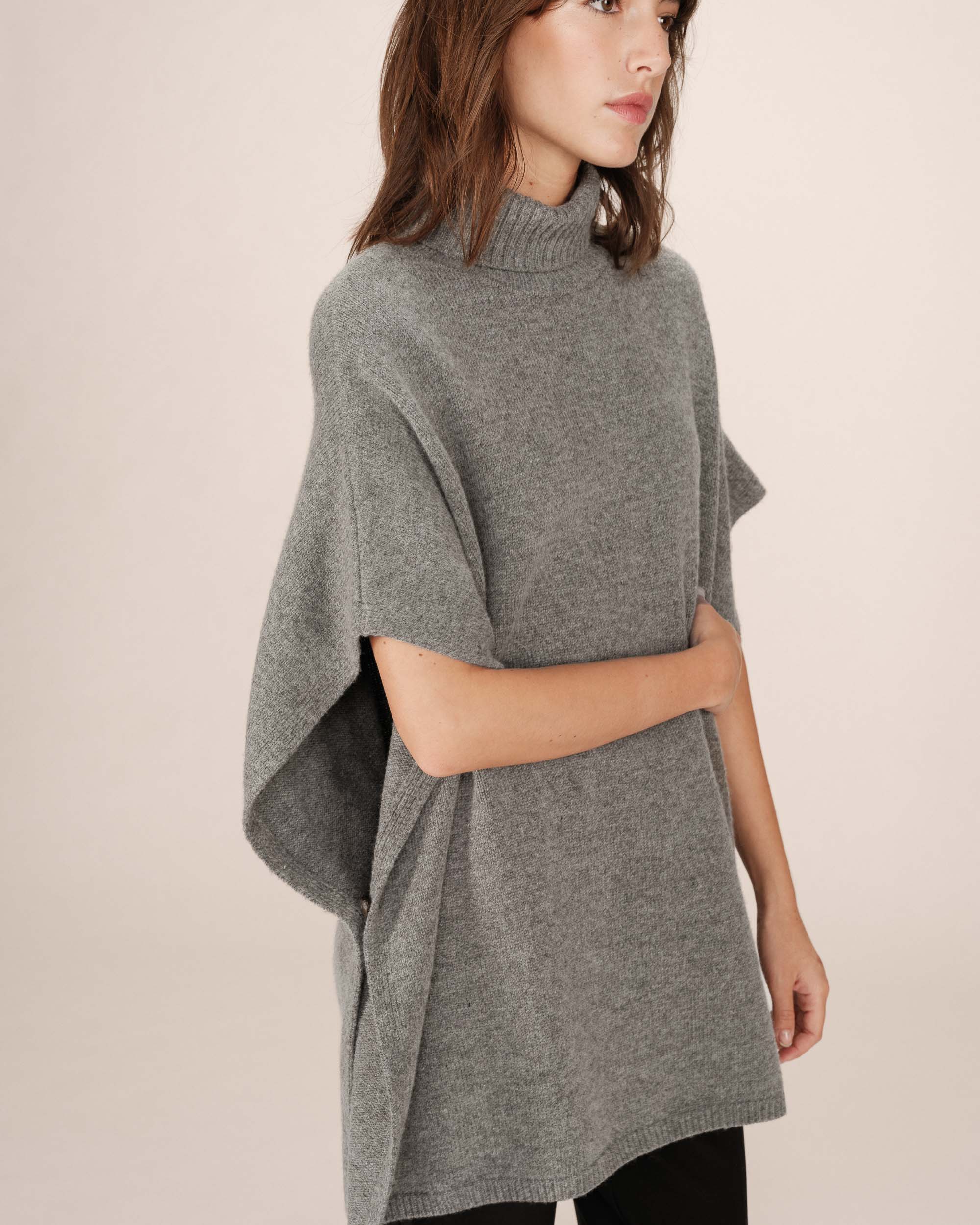 Pull poncho en maille anthracite Saison
