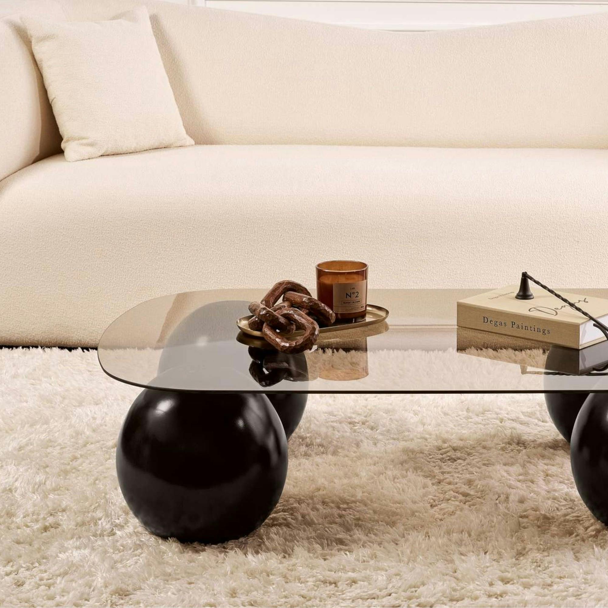 Table basse verre ambré bords arrondis - 4 pieds noirs KOCHI