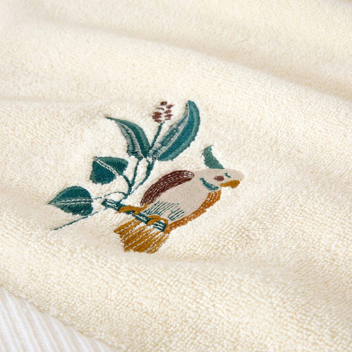 BELCANTO - Serviette de bain en  coton ecru 50 x 100 cm