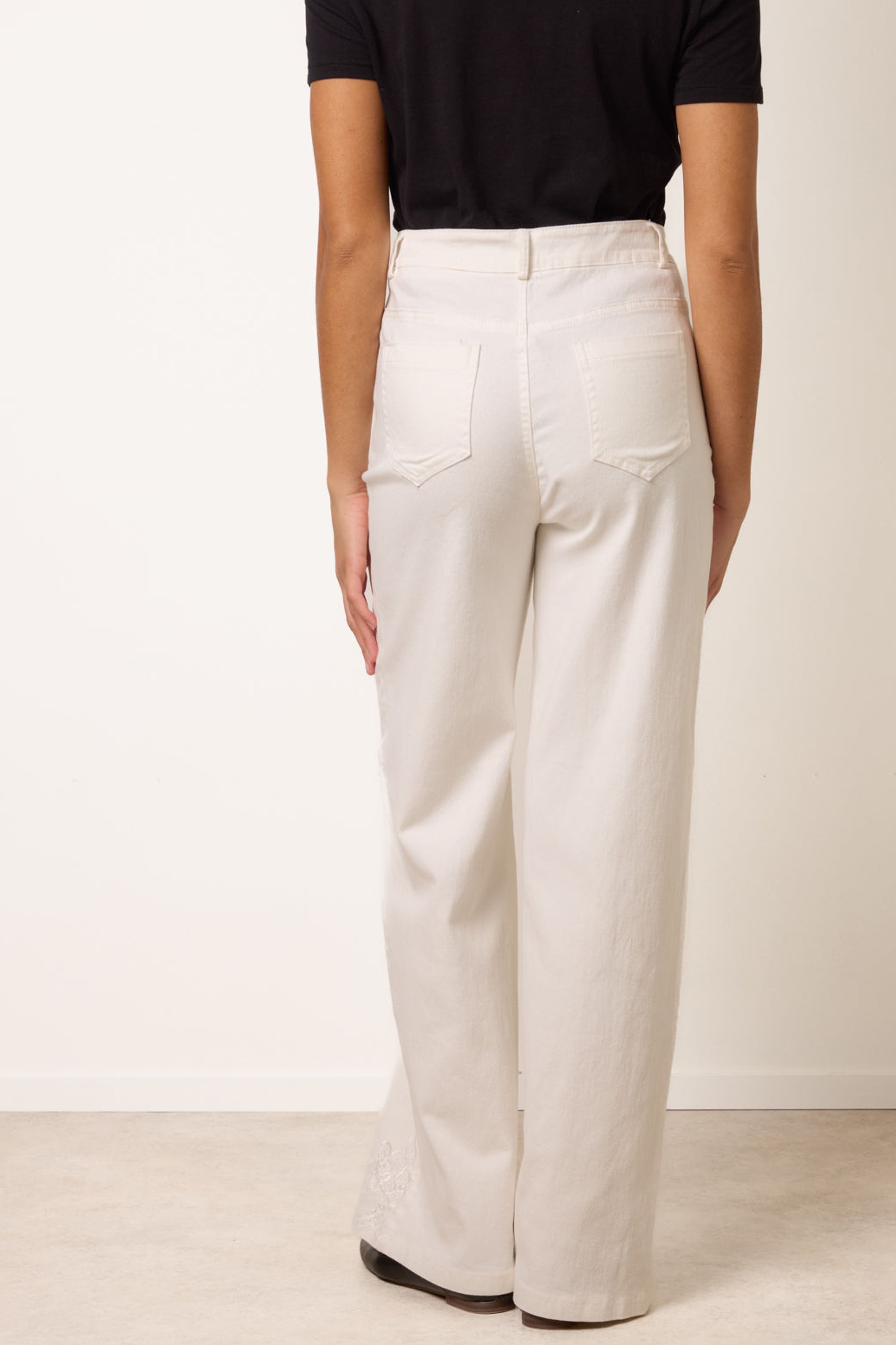 Blue Vanilla White Floral Embroidered Detailed Flared Jeans