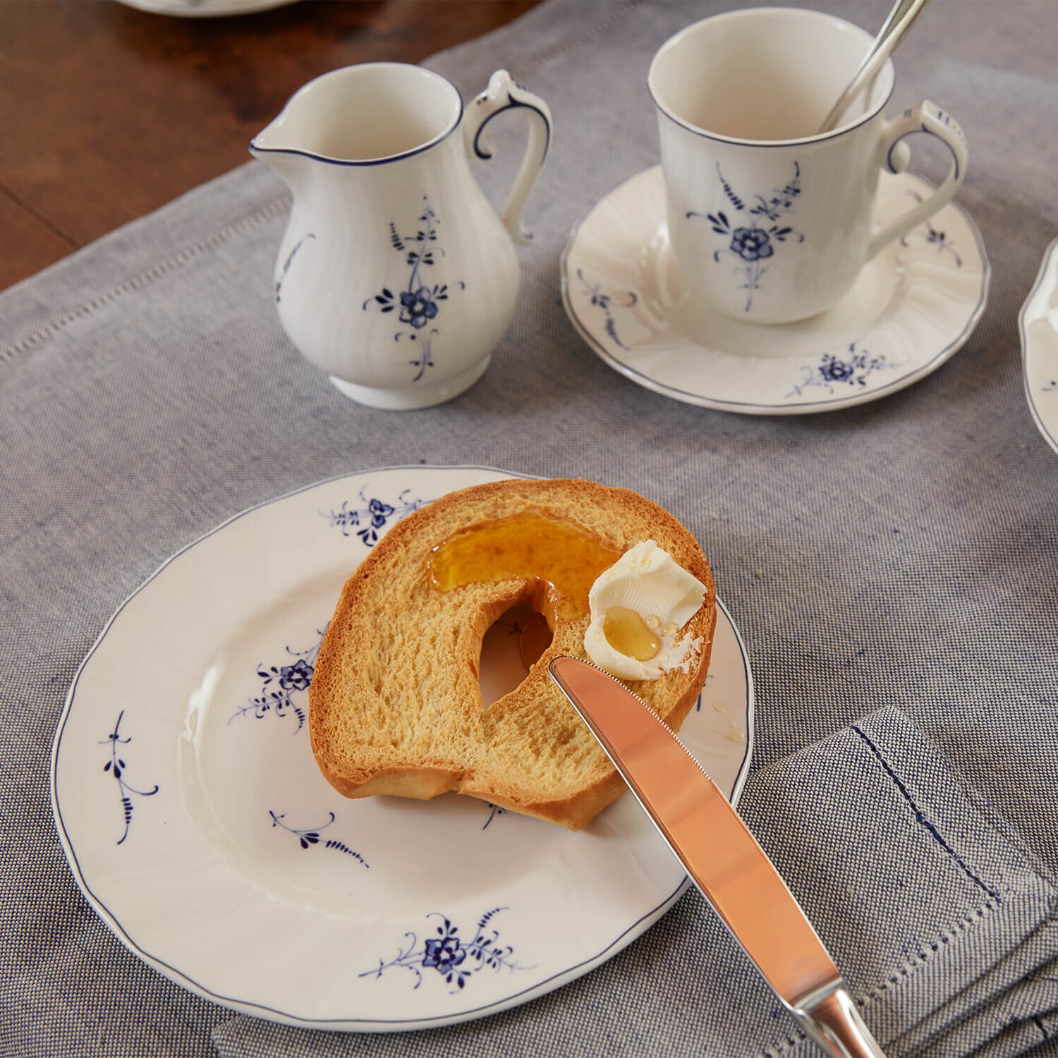 Vieux Luxembourg Mug - White, 8.8 oz, Premium Porcelain