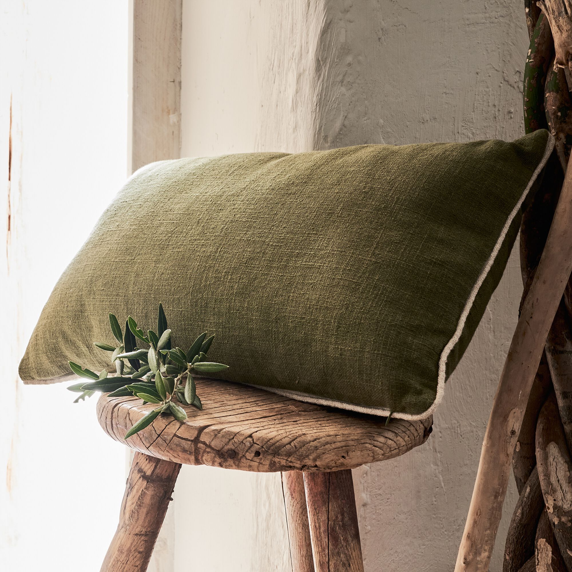 HABL - Coussin avec passepoil en lin et coton 30x50cm - vert tamegroute