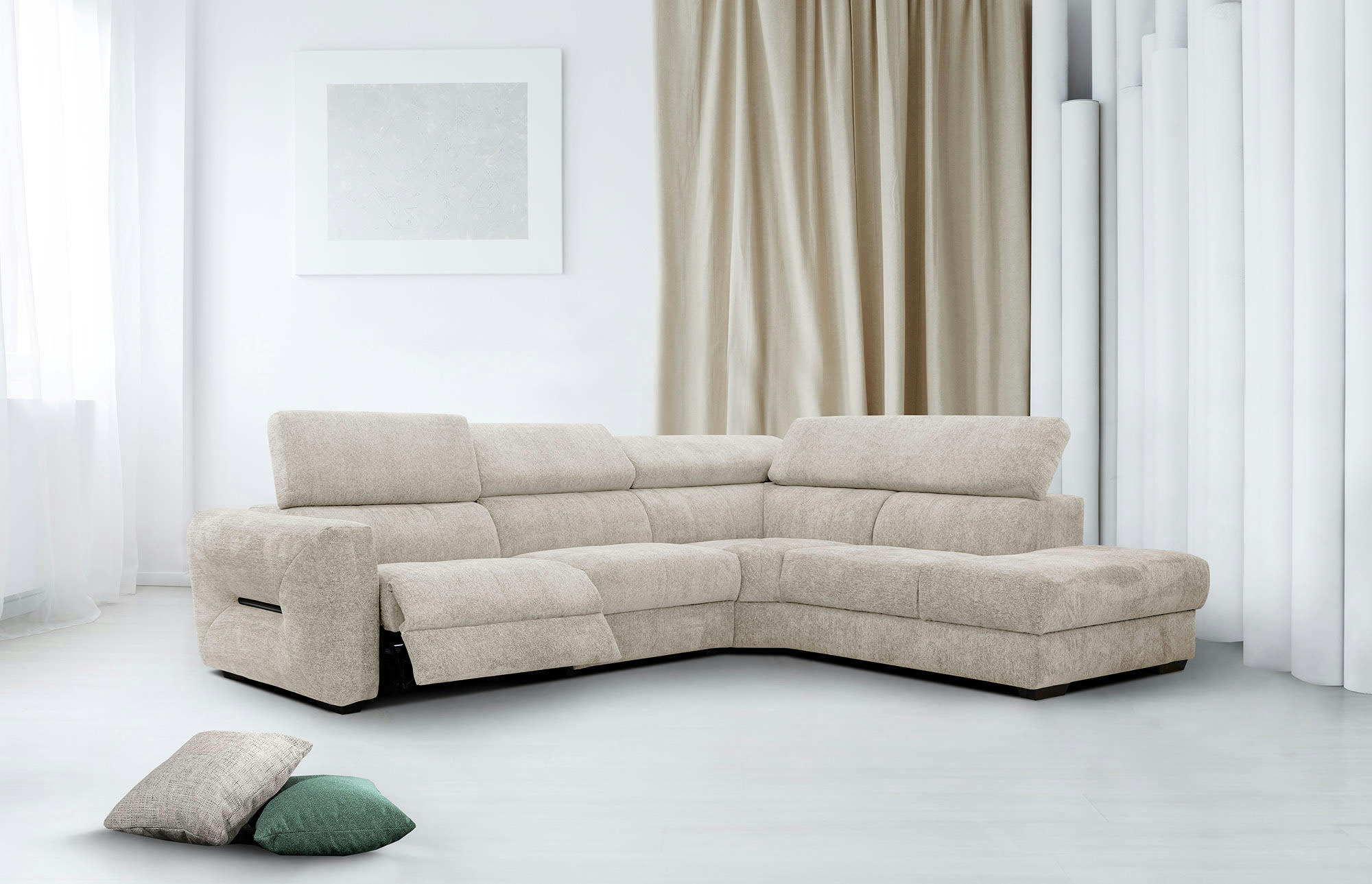 CALVERA - Canapé d'angle droit 5 places avec une relax électrique tissu beige