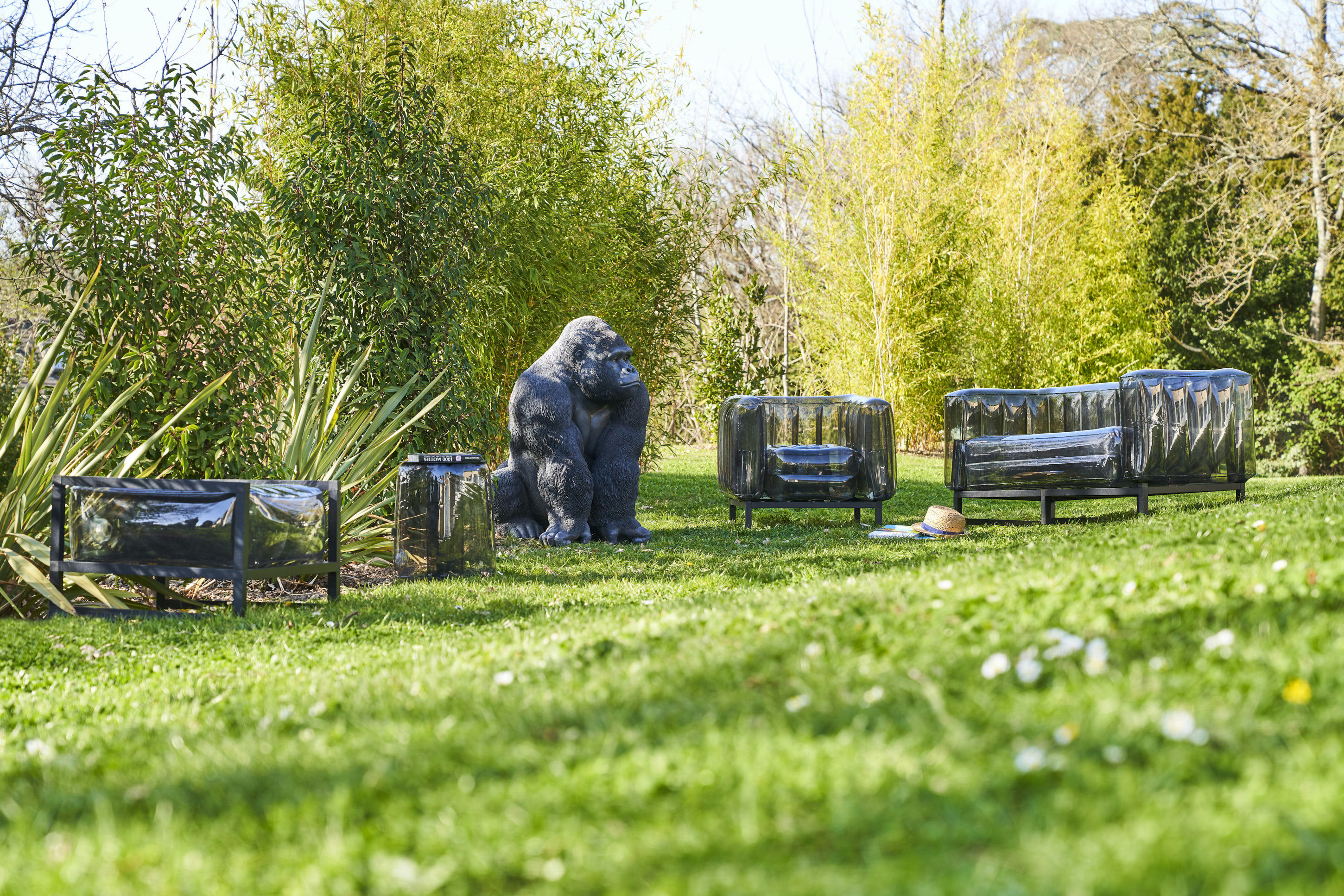 YOMI - Fauteuil design en TPU noir cristal et cadre aluminium