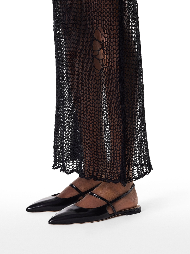 Flat sole pumps with open heel