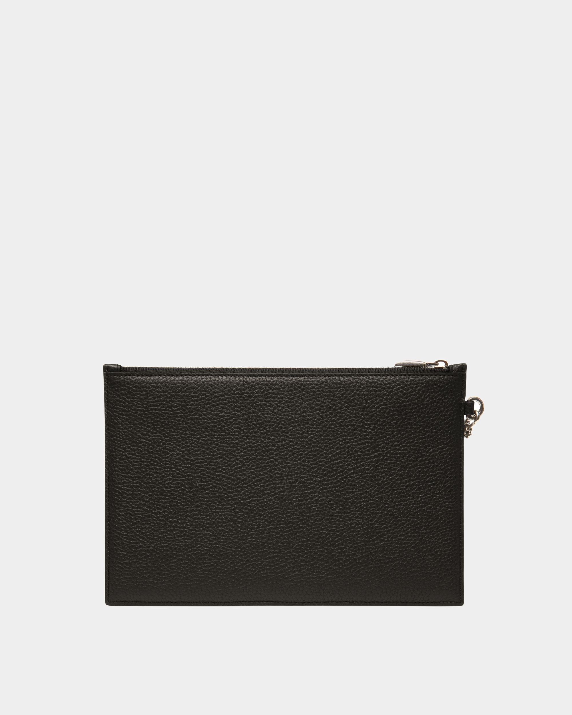 Pochette Ribbon aus genarbtem Leder in Schwarz