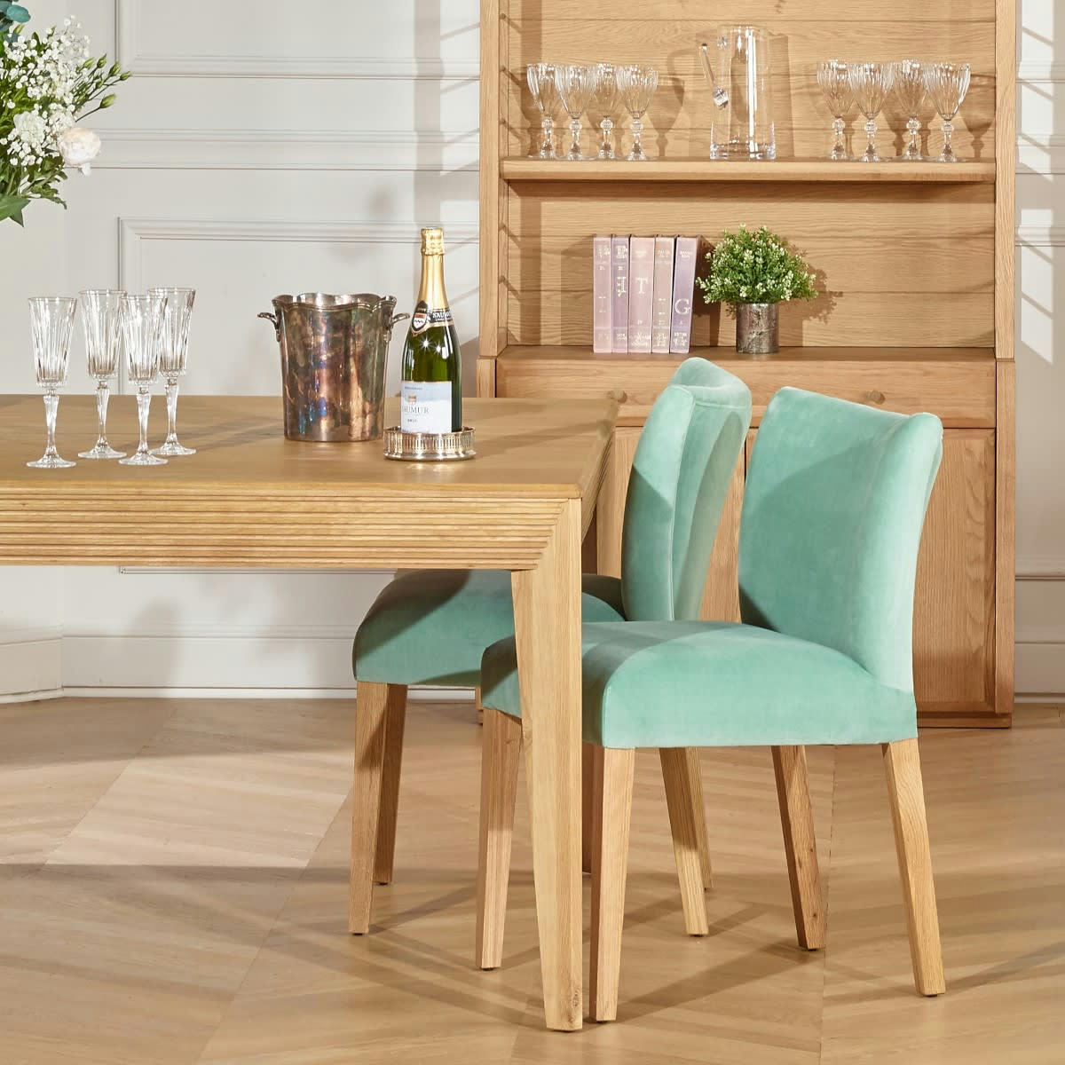 MELANIA - Lot de 2 chaises en velours et pieds chêne céladon