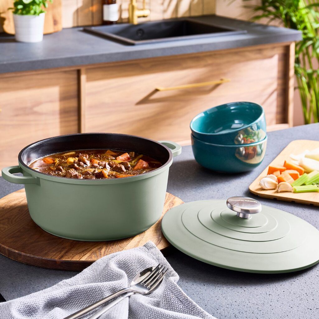 Morphy Richards 24cm Casserole Cast Aluminium Dish