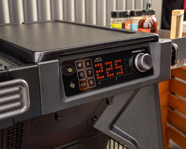 Traeger Woodridge Pro Pellet Grill & Smoker