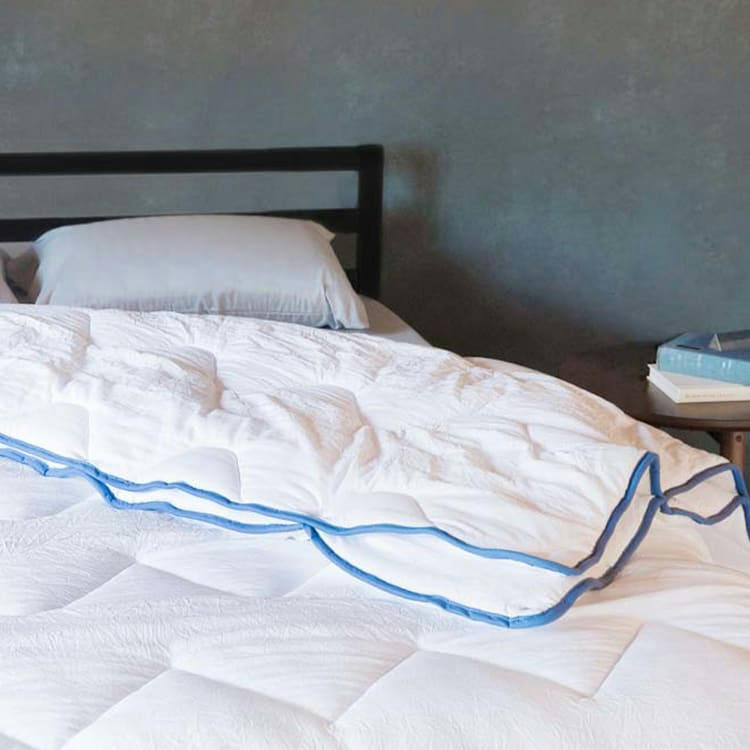 - Couette 4 saisons 200x200