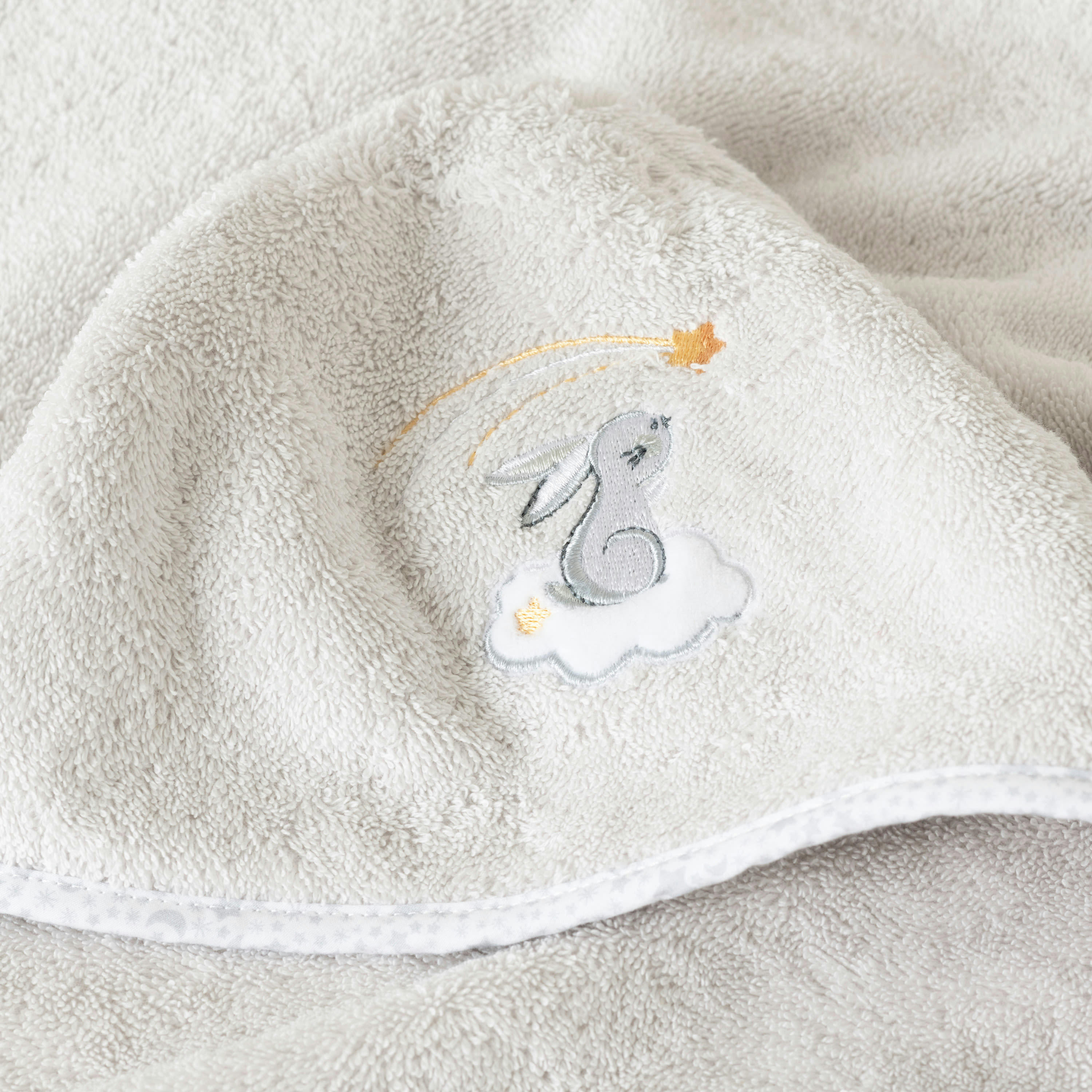 ILLUMINE - Cape de bain Craie brodé bouclette beige 80 x 80 cm