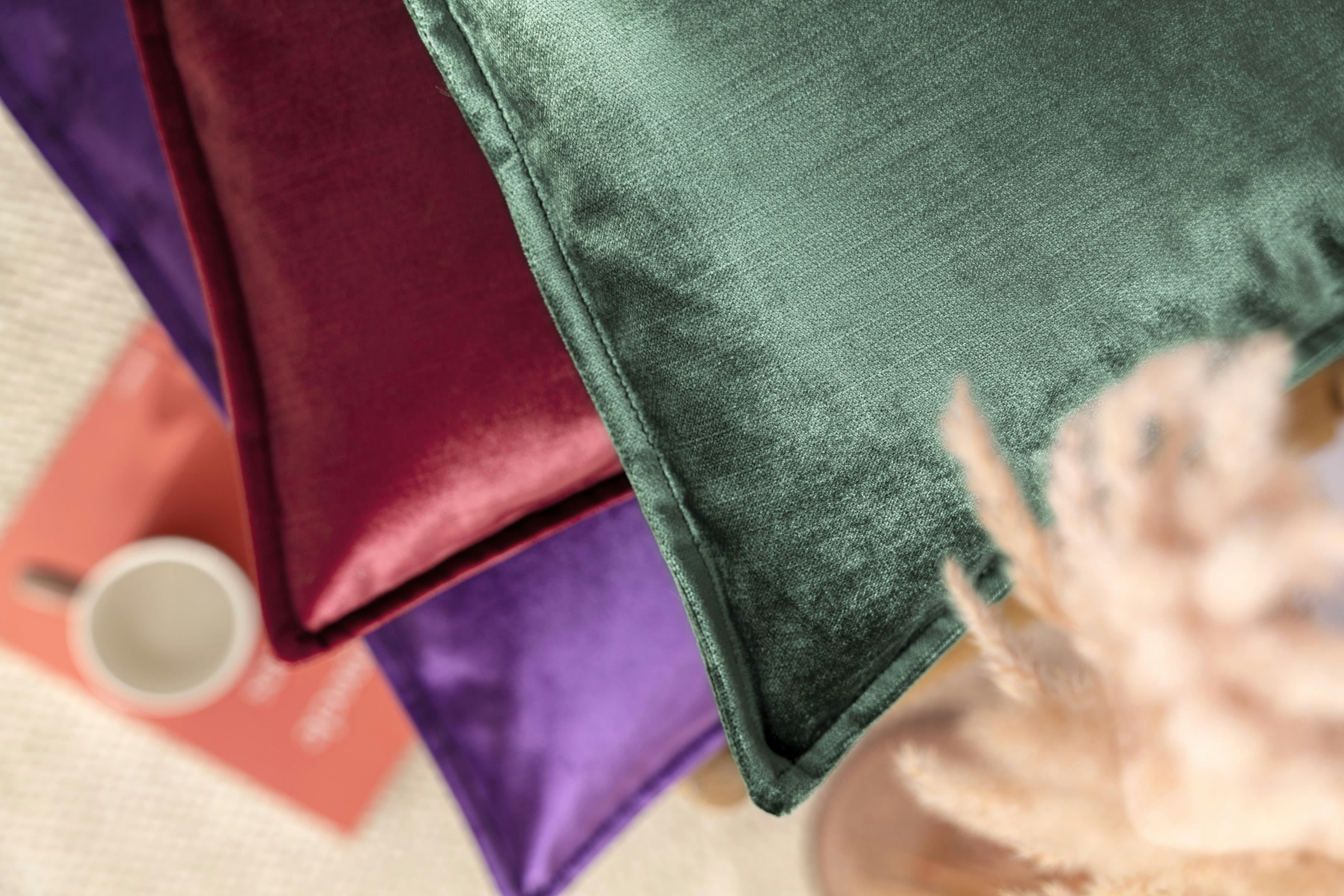 SHINY - Housse de coussin velours avec volant piqué marsala 45x45